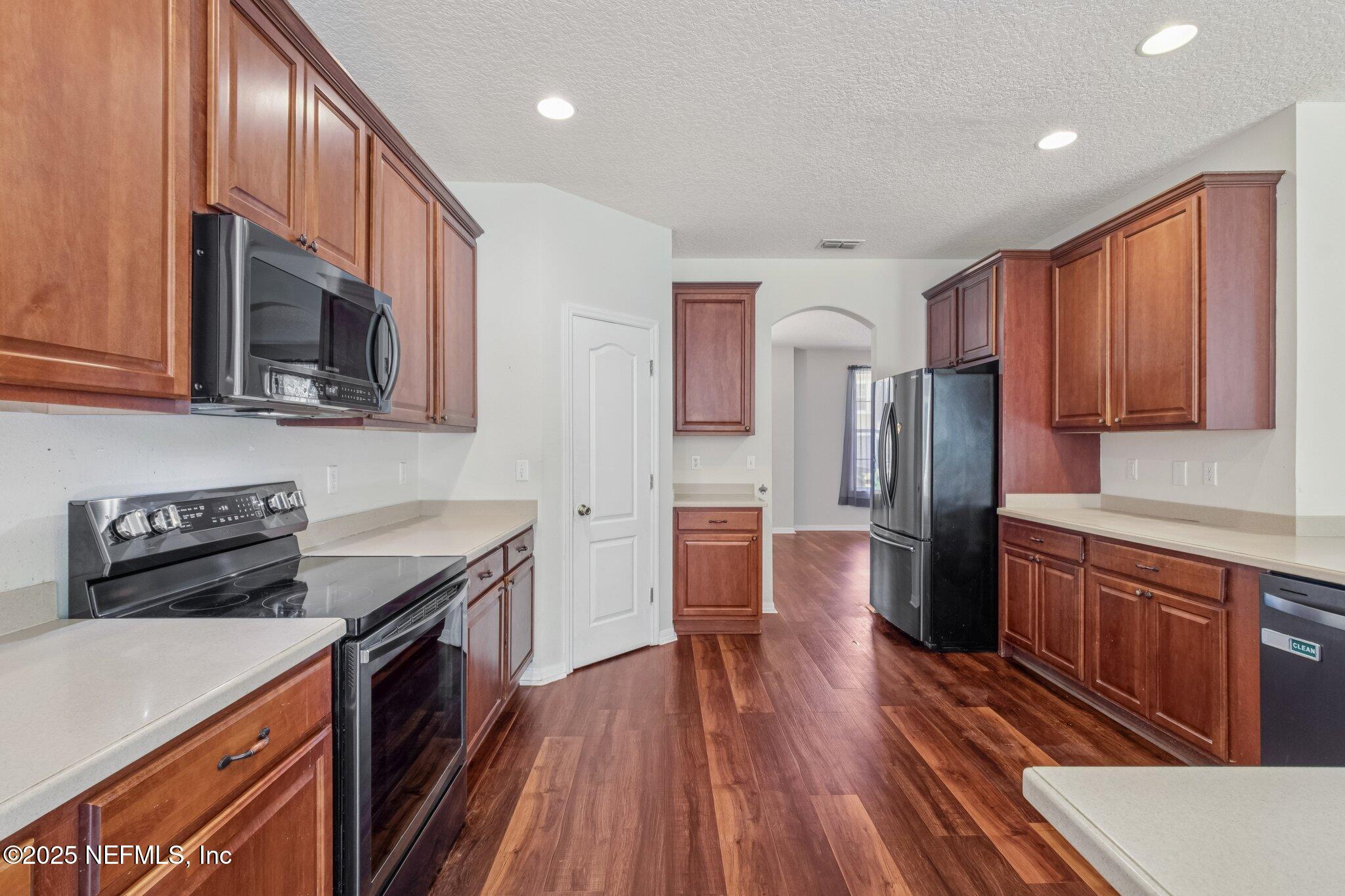 631 WAKEVIEW Drive