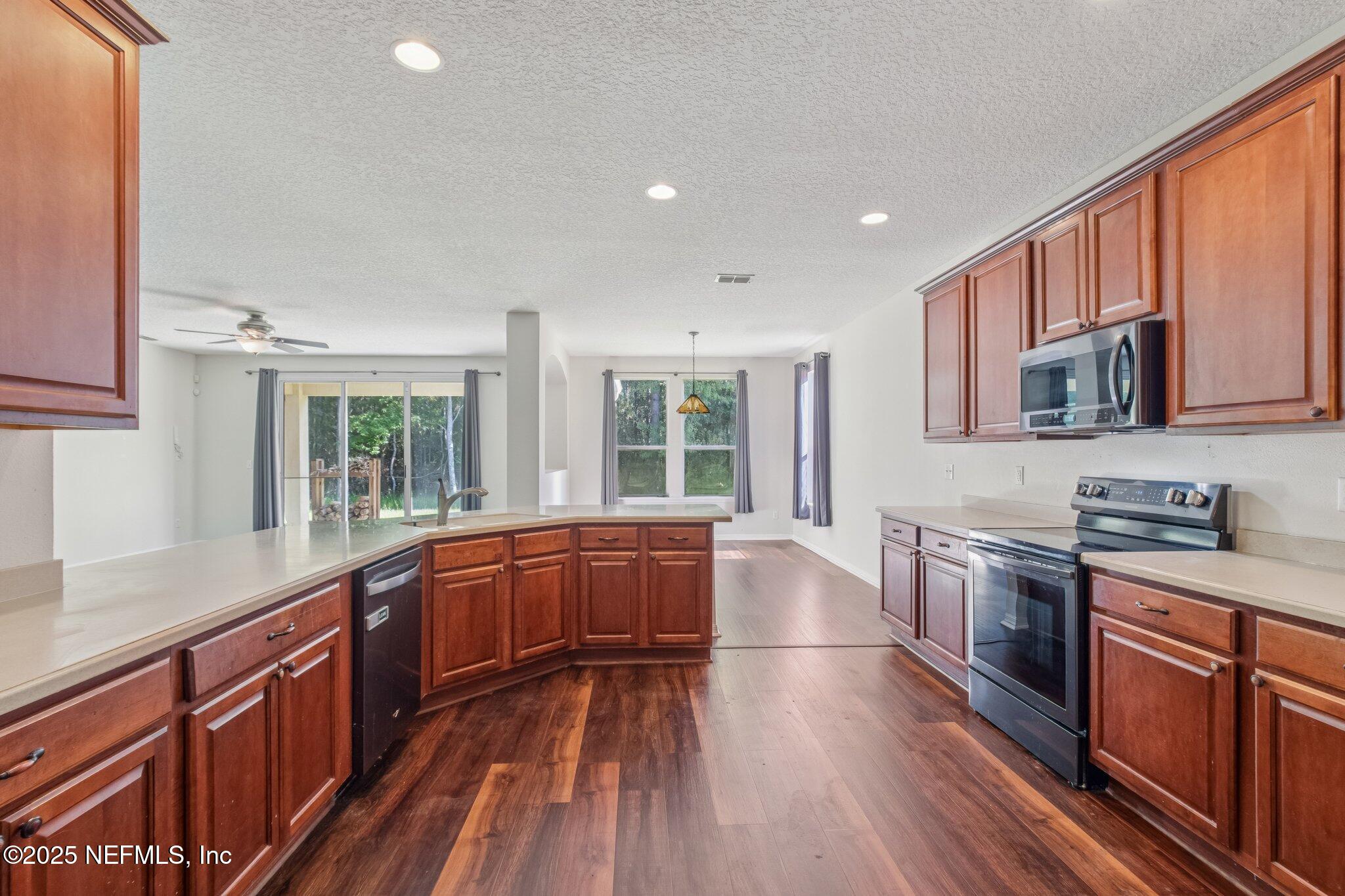 631 WAKEVIEW Drive