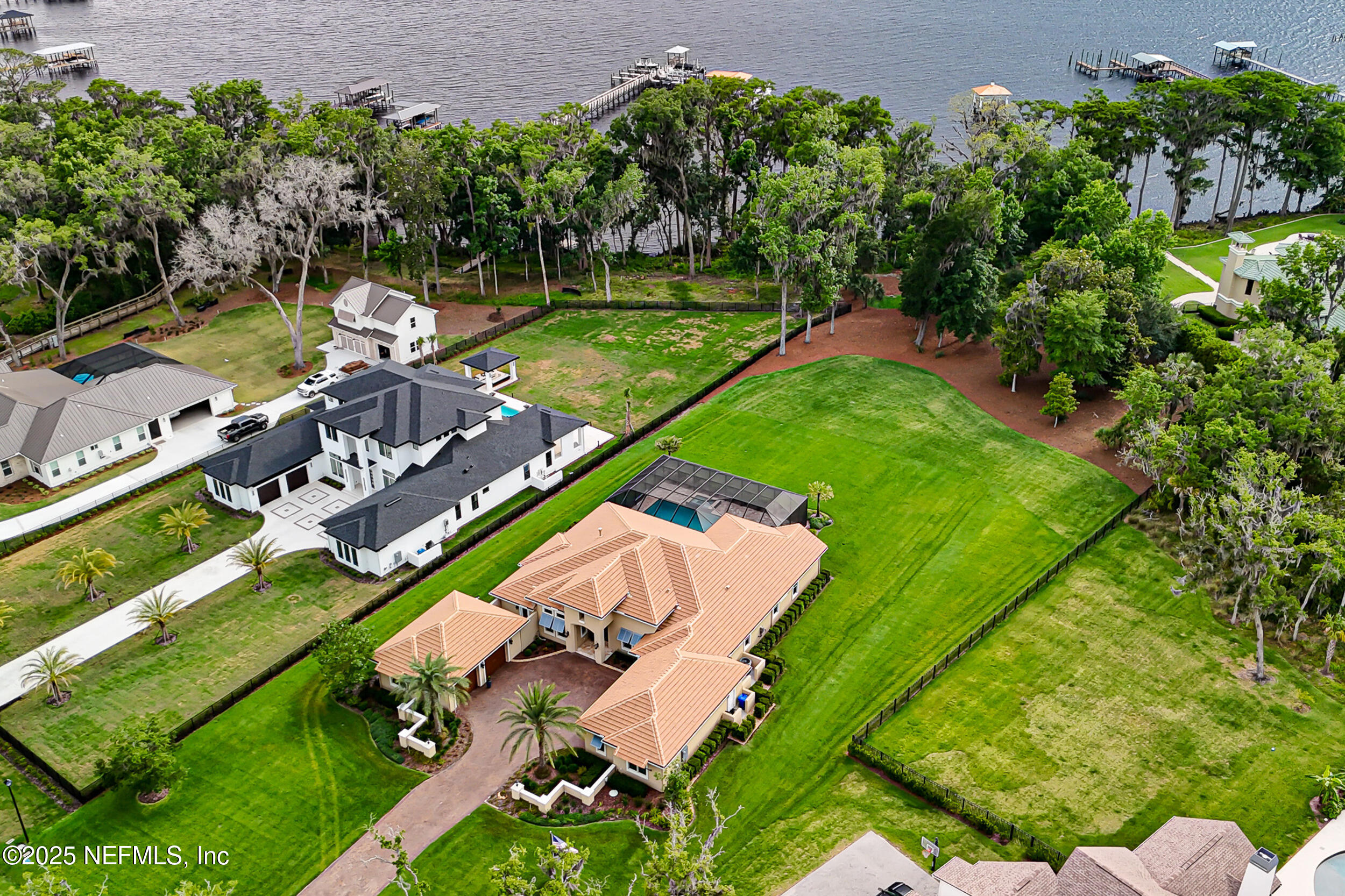 120 HALLOWES Cove