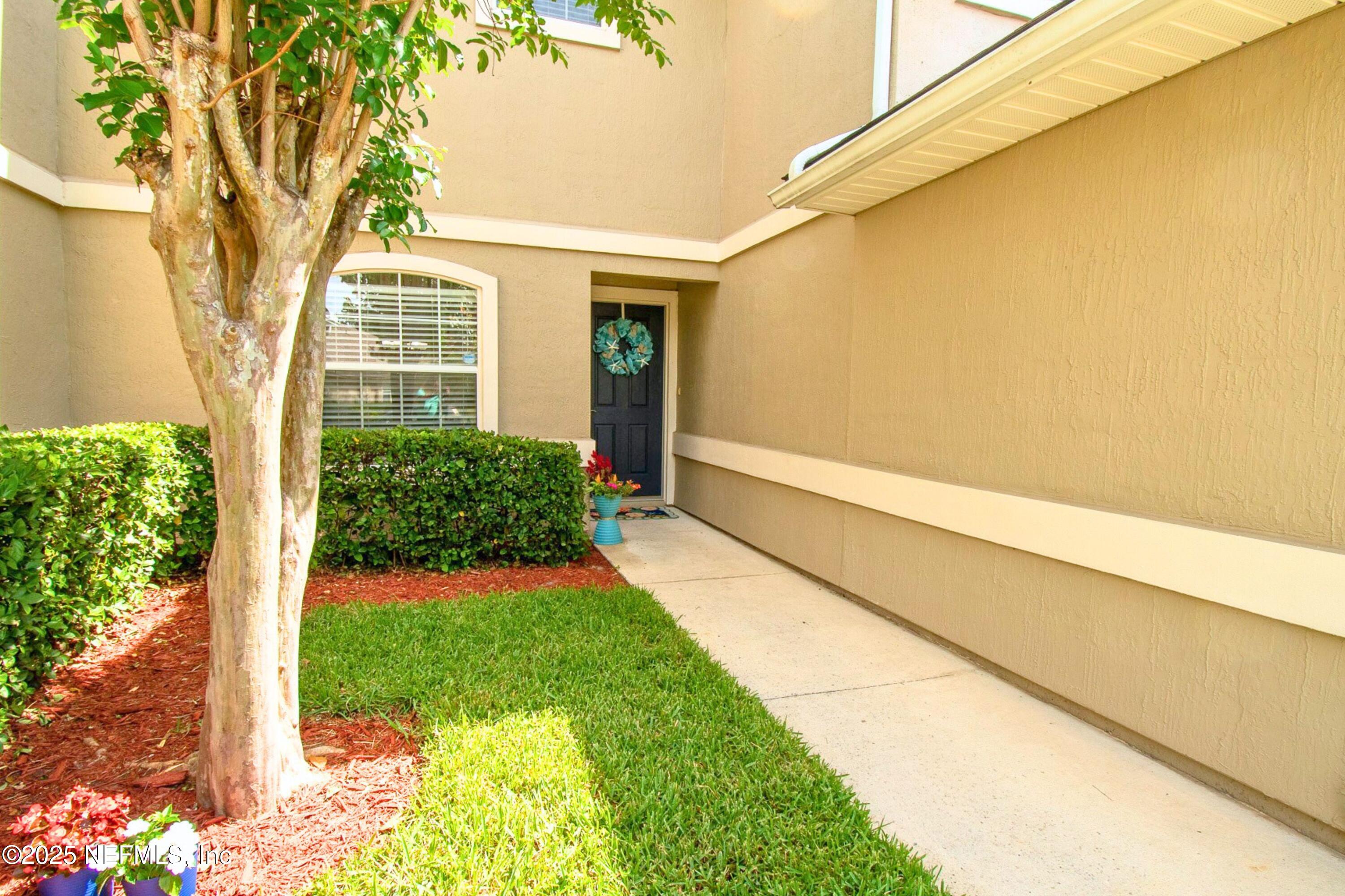 1525 VINELAND Circle B