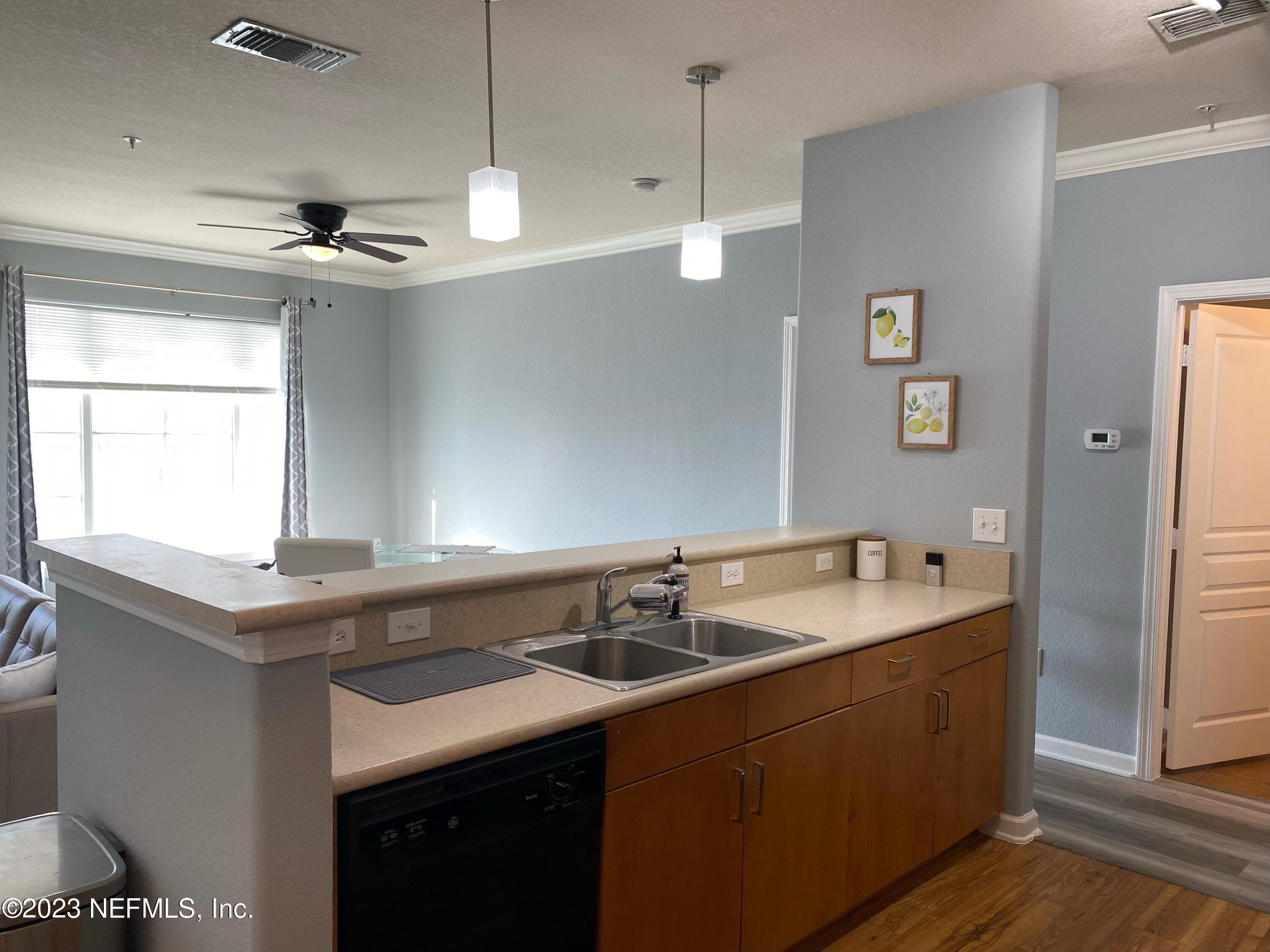 8290 GATE Parkway W 1318