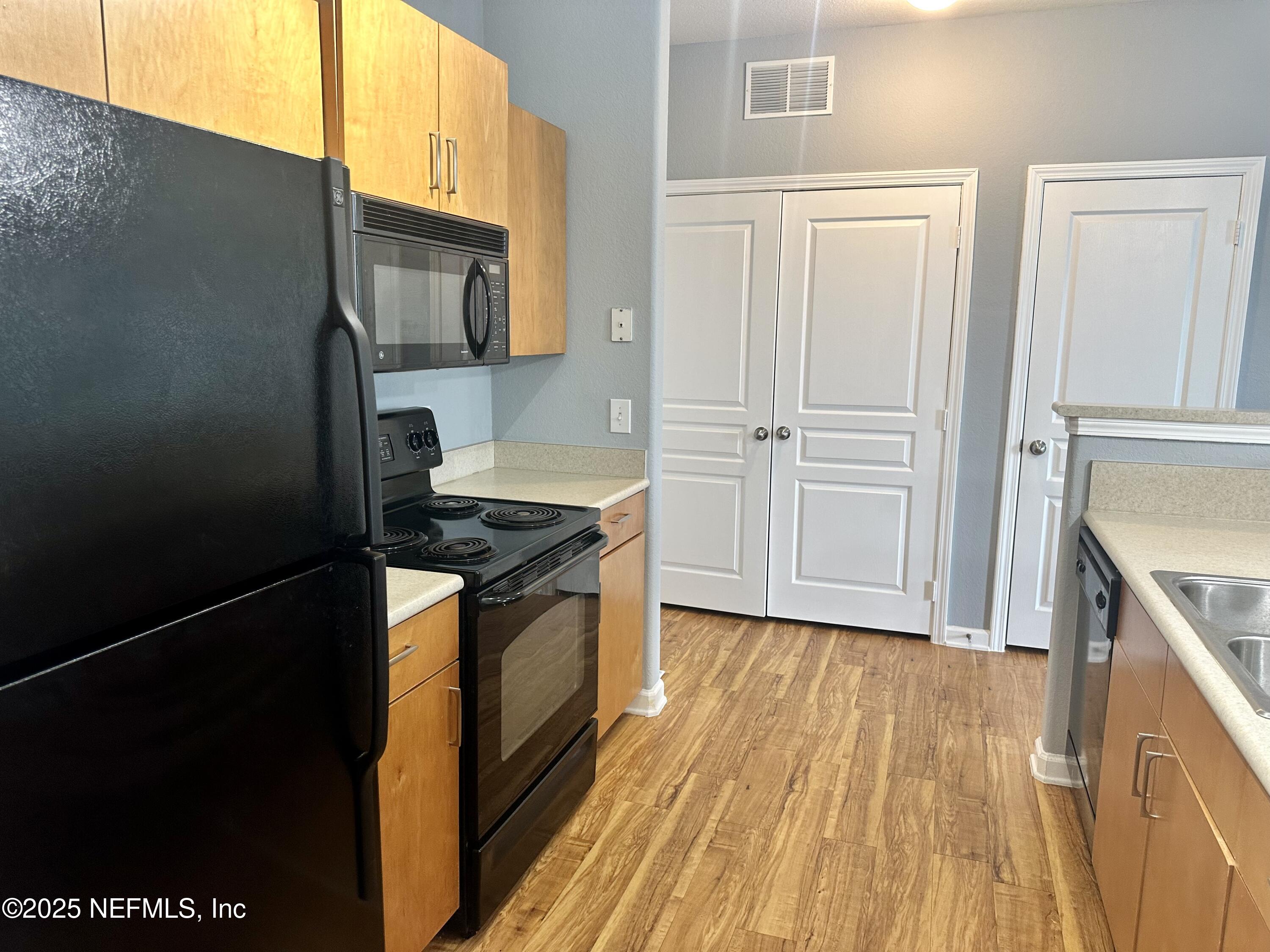 8290 GATE Parkway W 1318