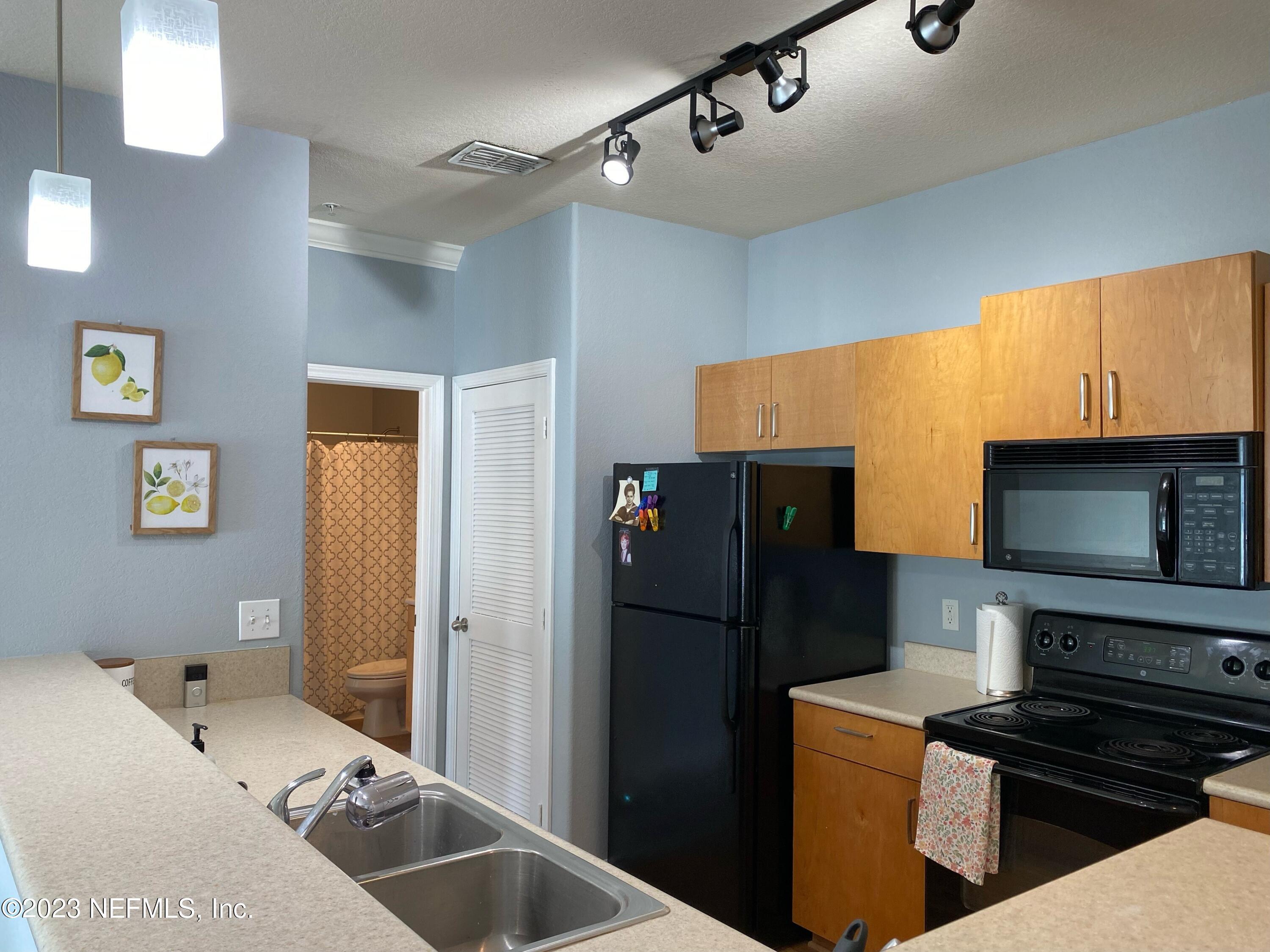 8290 GATE Parkway W 1318
