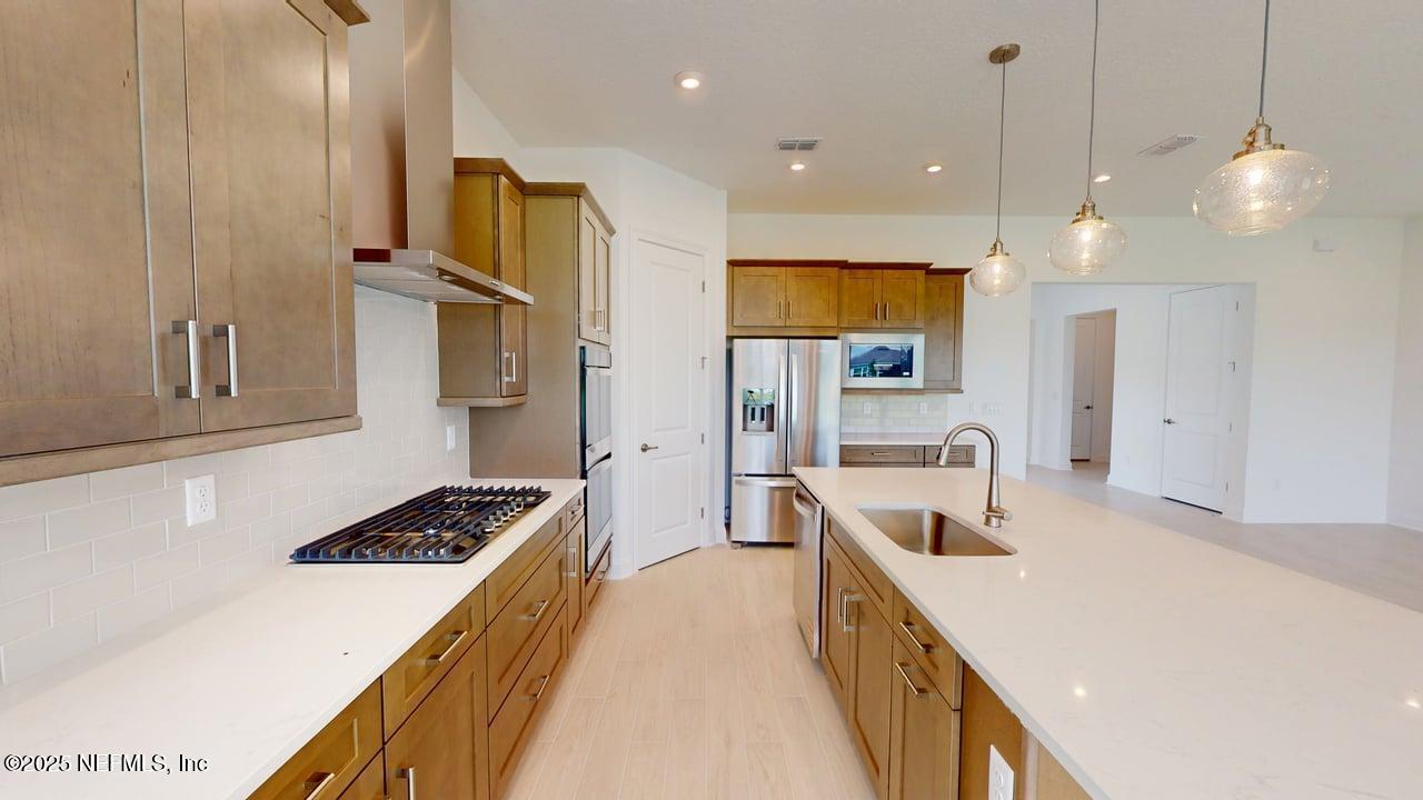 52 KINLEY HILL Court