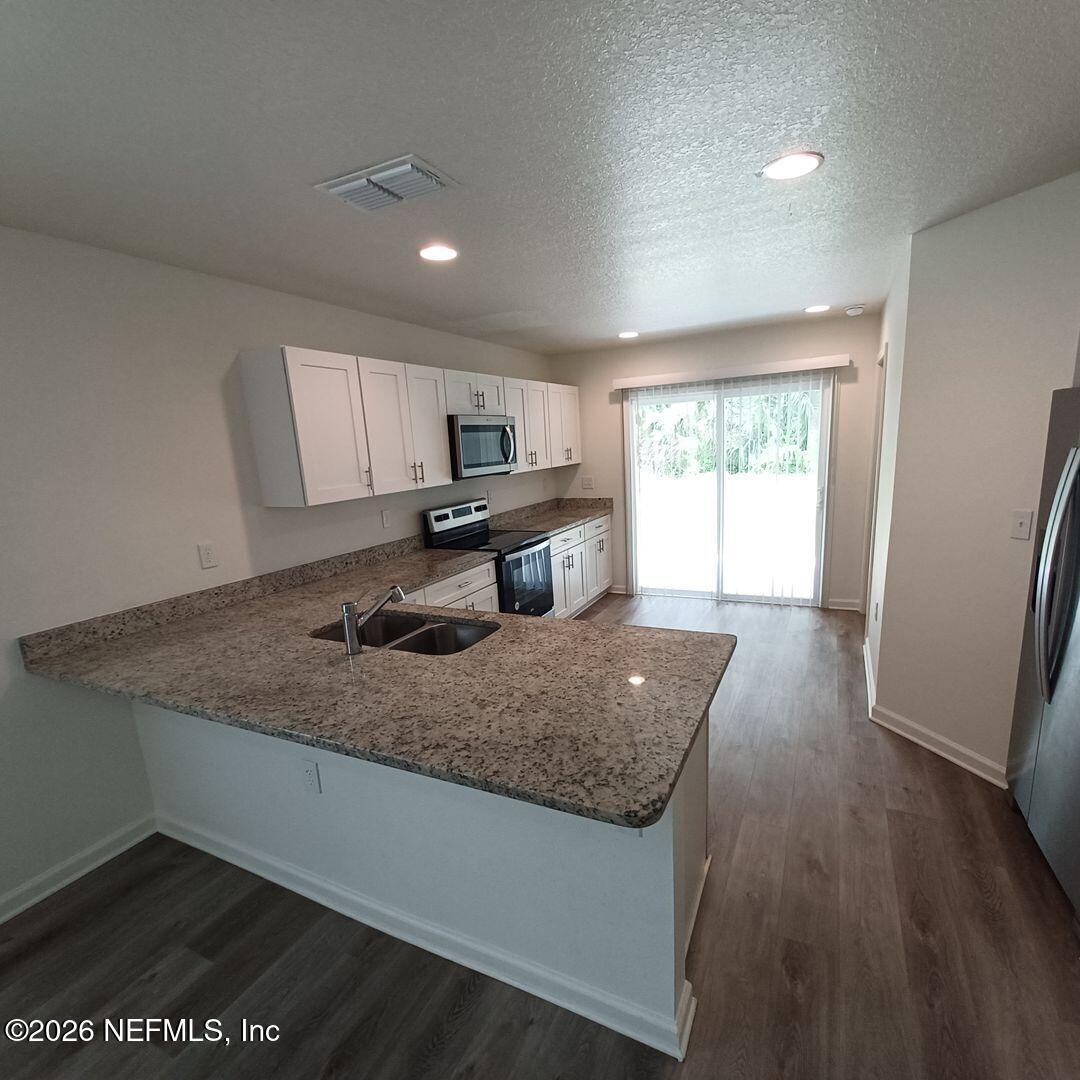 614 HANNAH Street - Photo 3