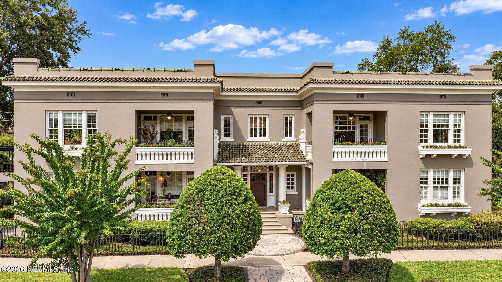 2005 HERSCHEL Street 3