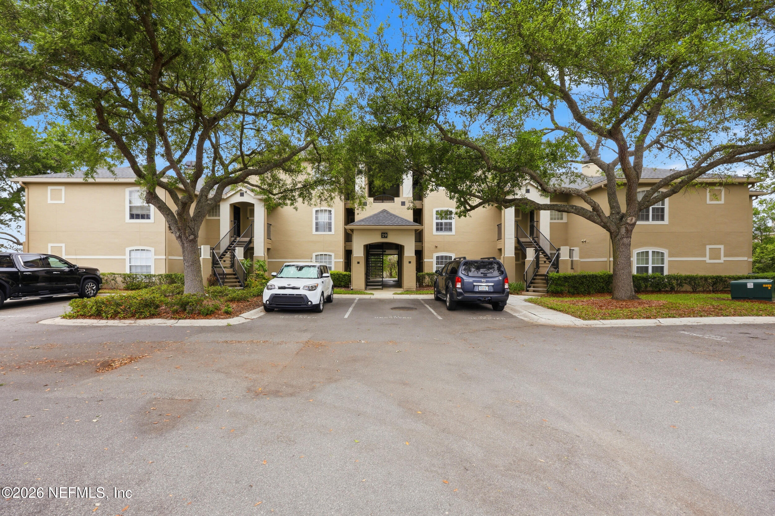 1701 THE GREENS Way 1913