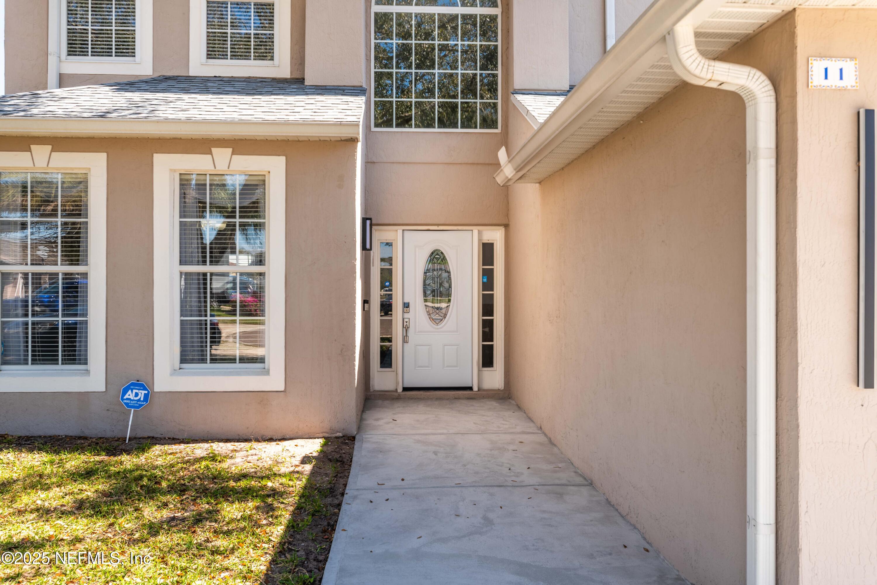 11 REEDING RIDGE Drive W