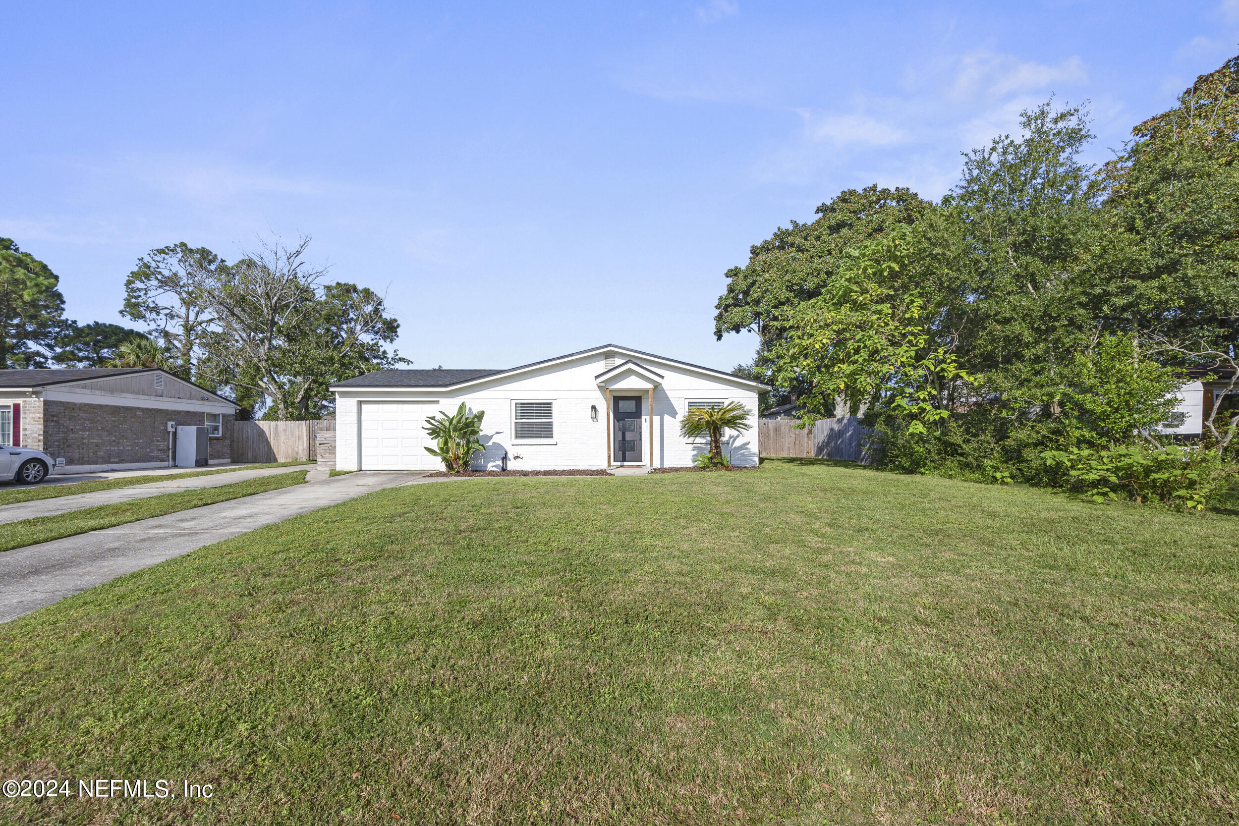 99 DOLPHIN Boulevard E