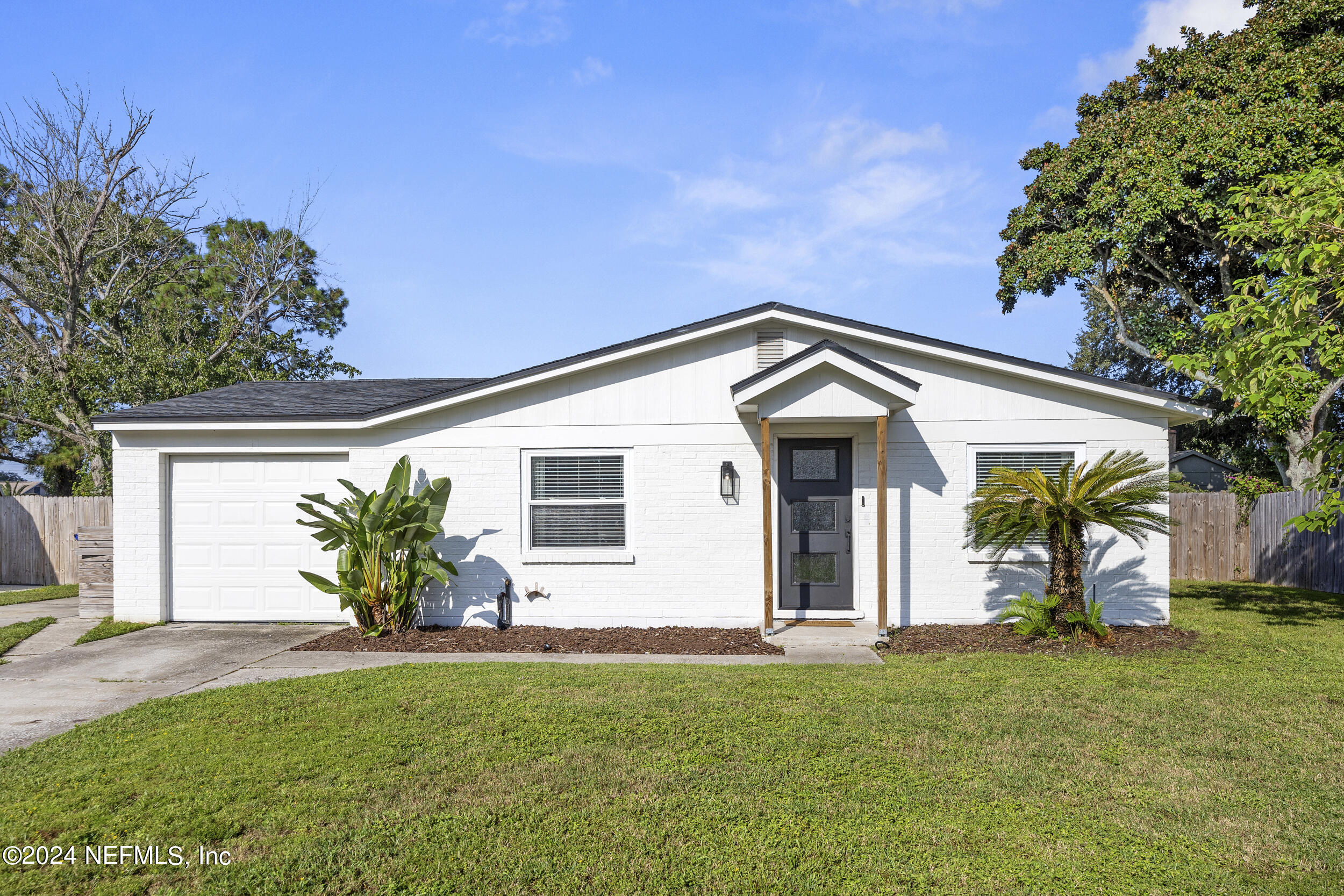 99 DOLPHIN Boulevard E