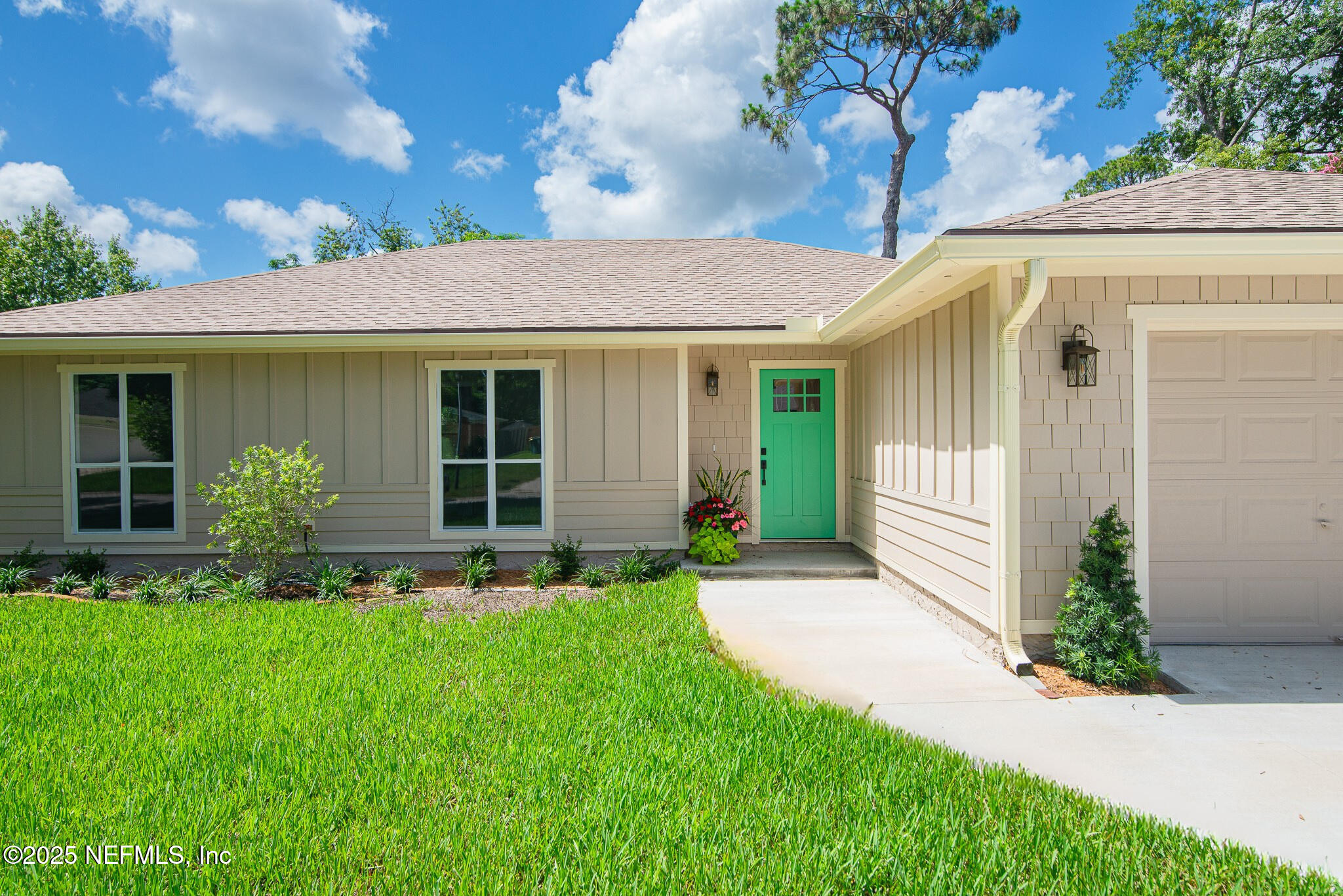 7038 HOLIDAY HILL Court