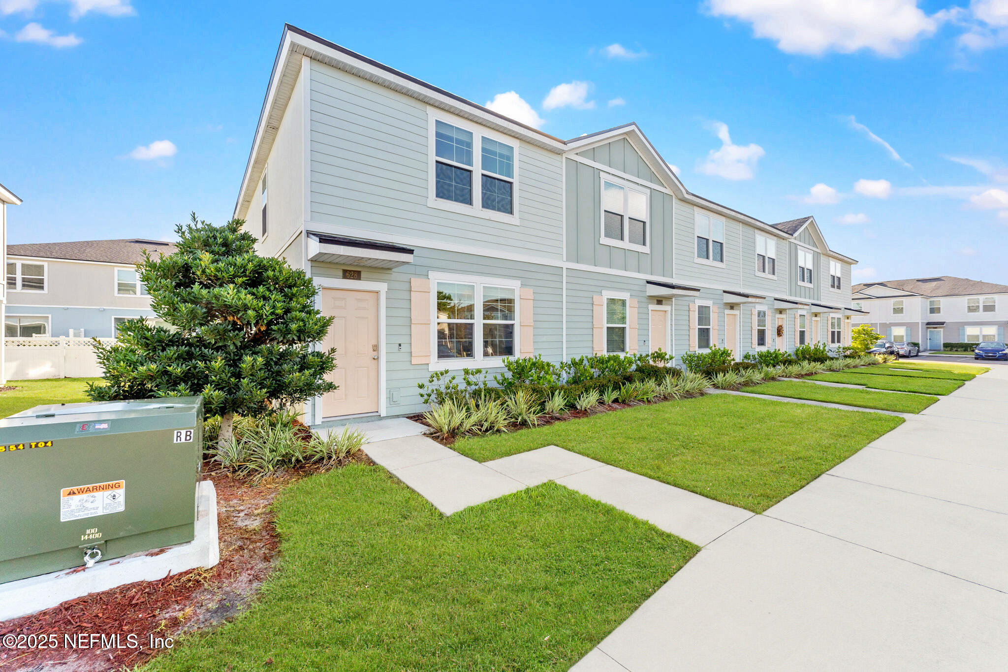 628 YELLOW OAKS Lane