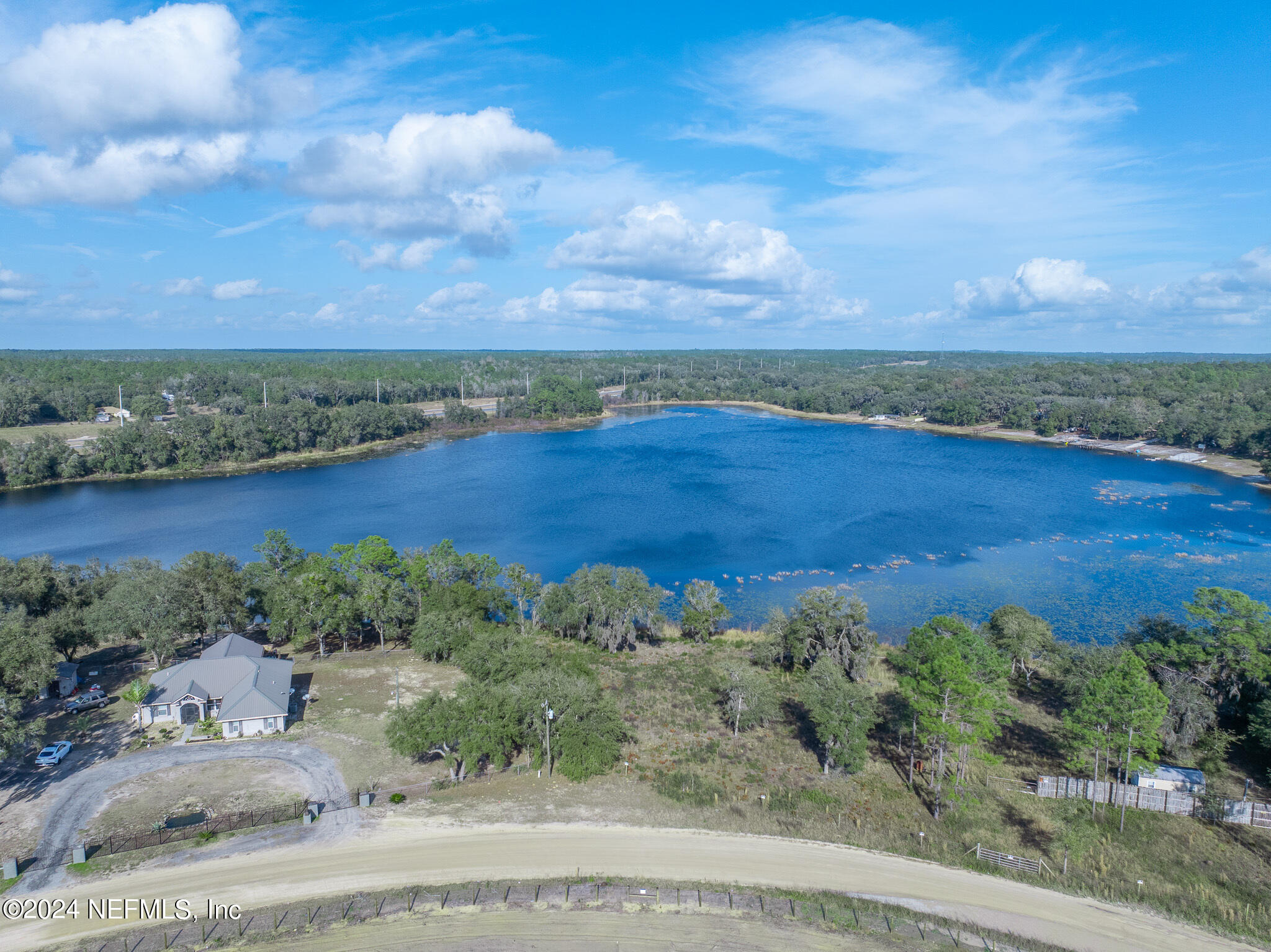 Hawthorne, FL home for sale located at 122 MORRIS LAKE DR Drive, Hawthorne, FL 32640