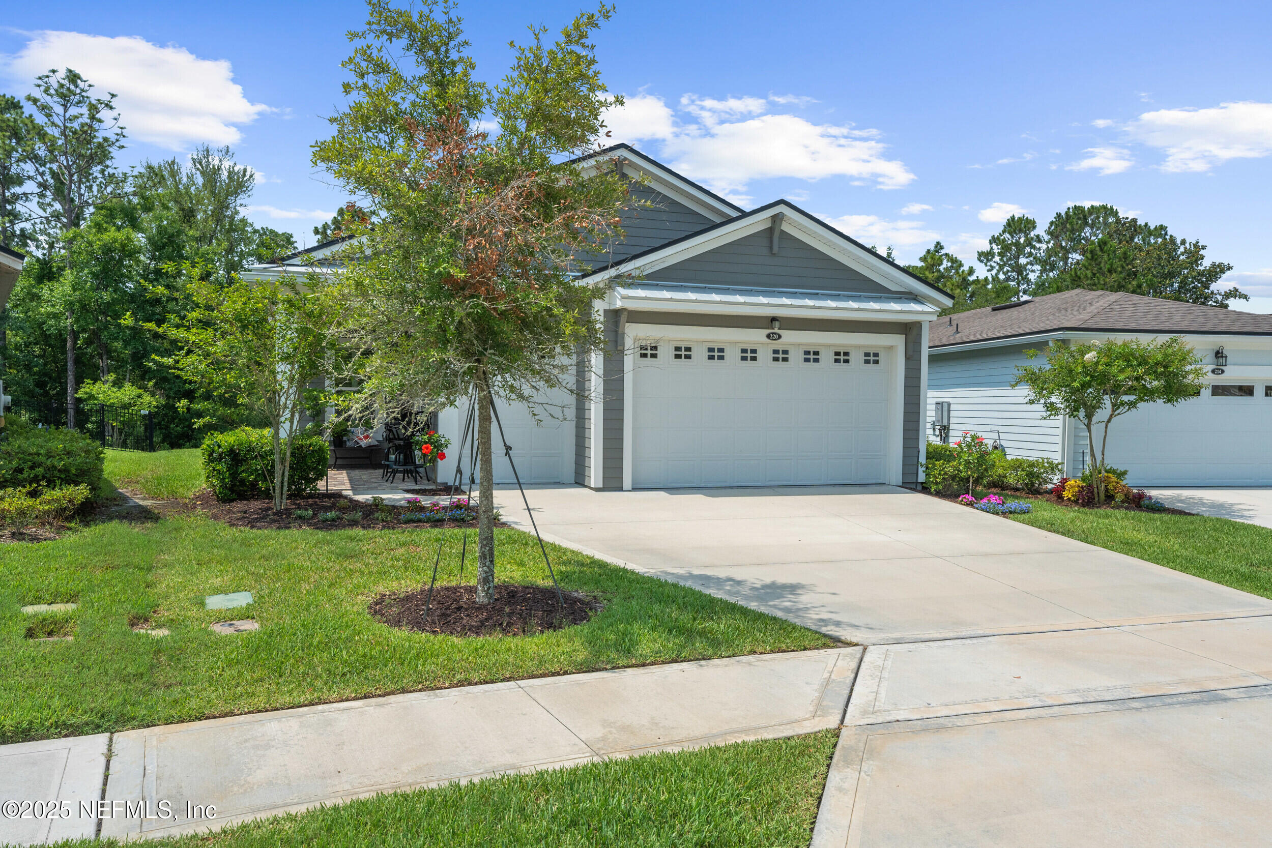 220 HOPTREE Place