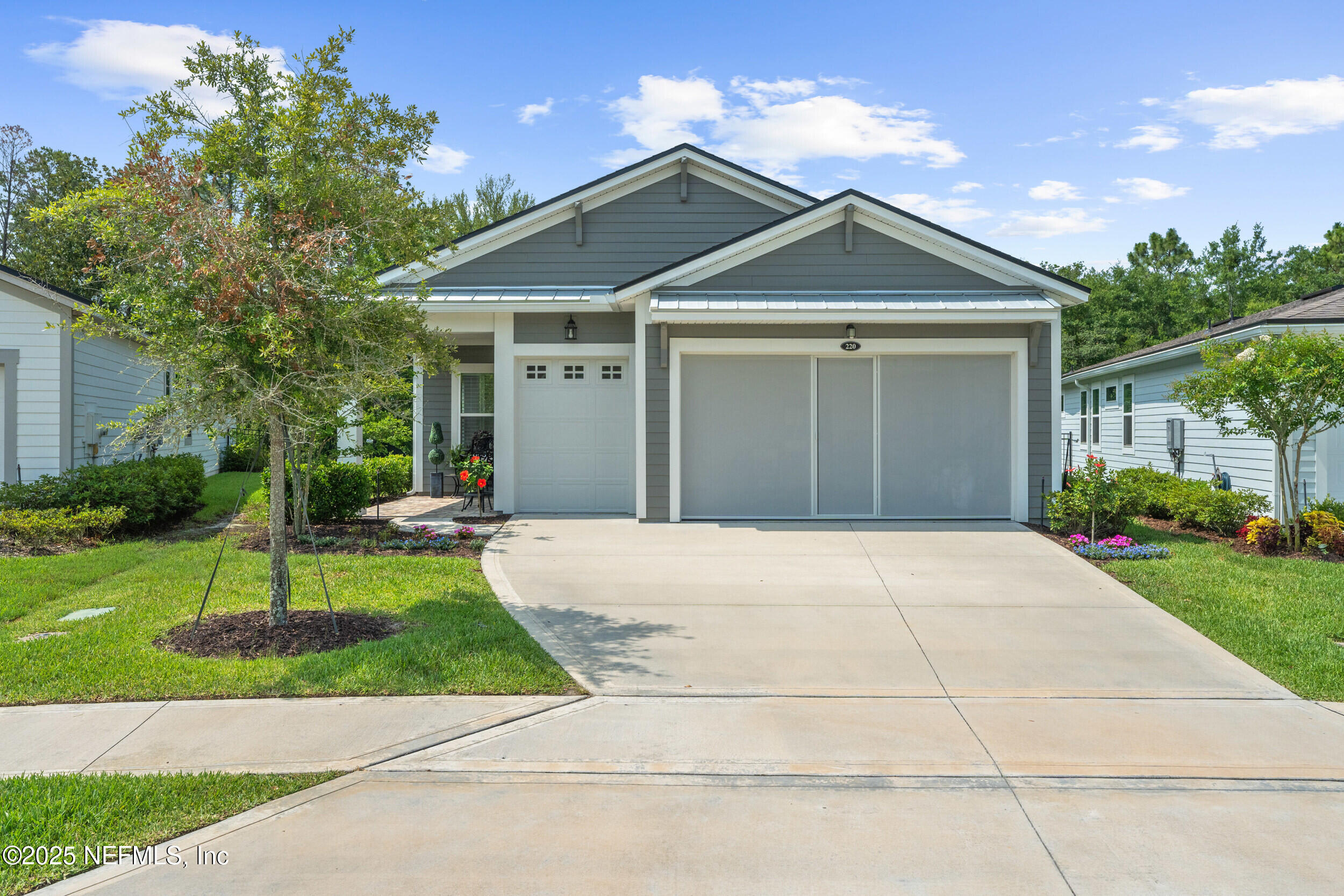 220 HOPTREE Place