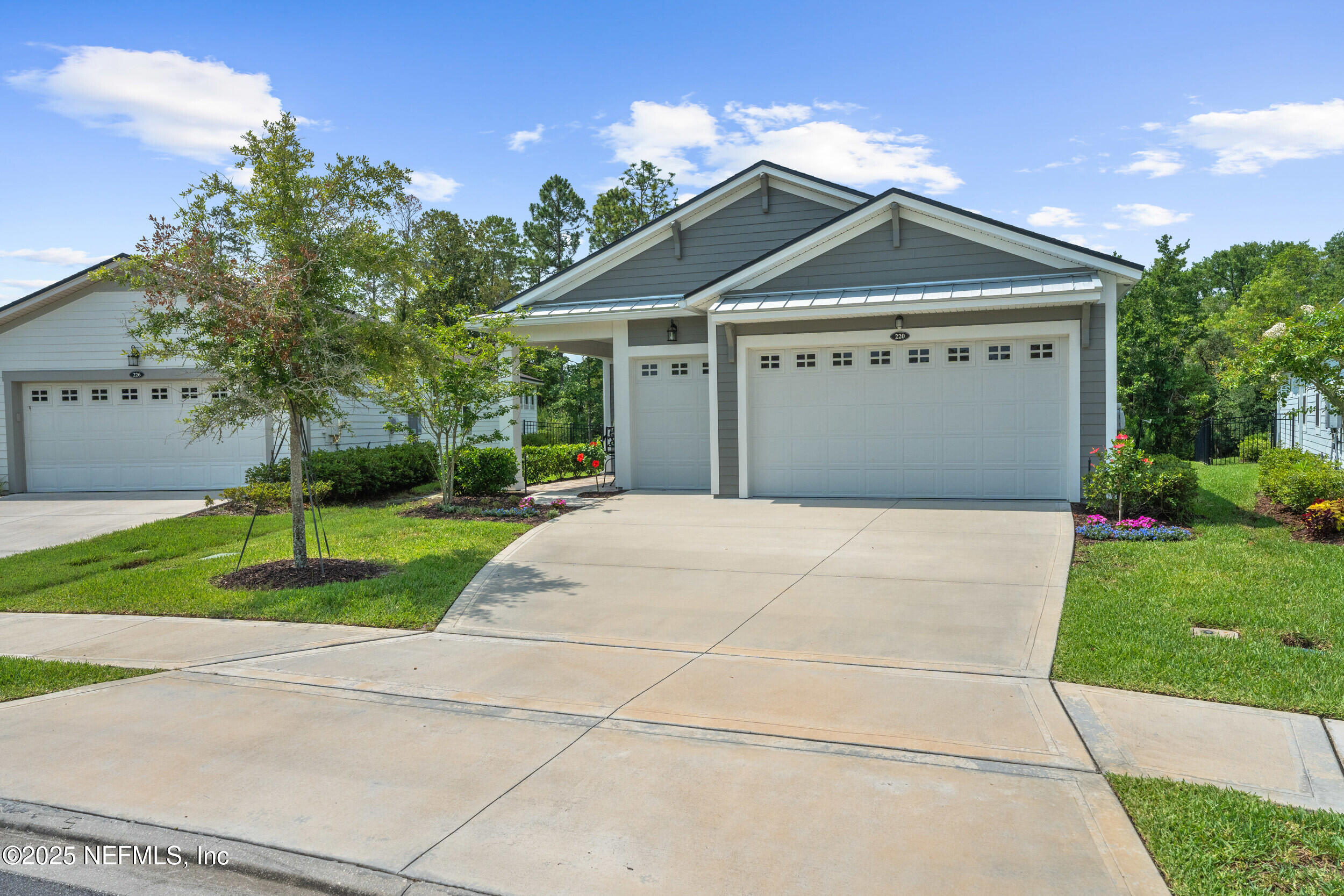220 HOPTREE Place