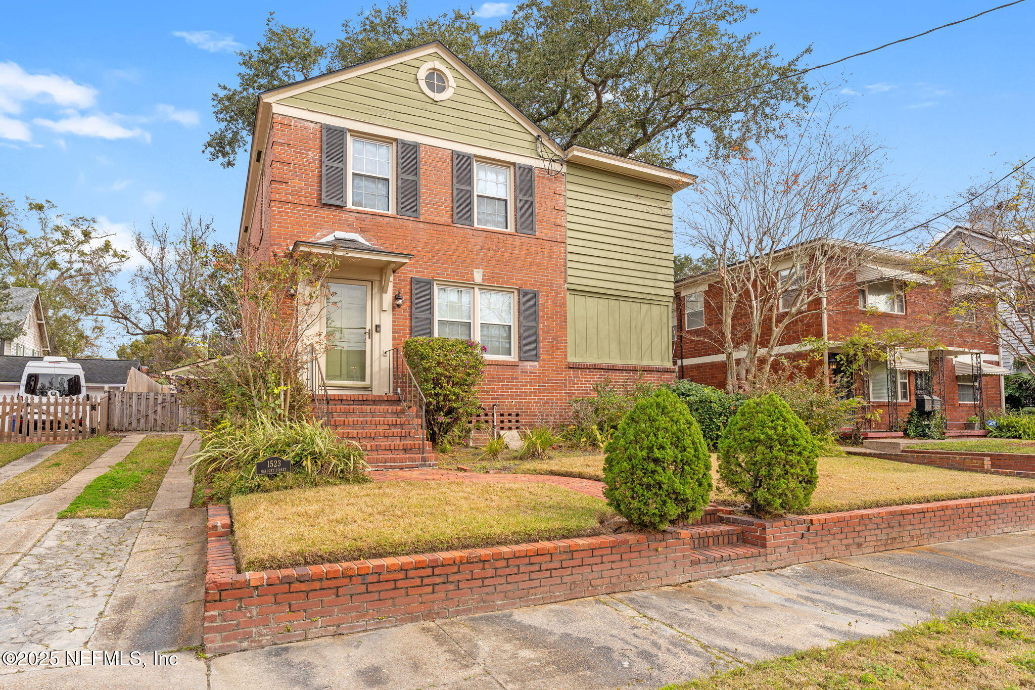 1523 MALLORY Street