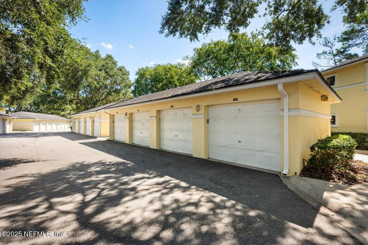 1800 THE GREENS Way 1206