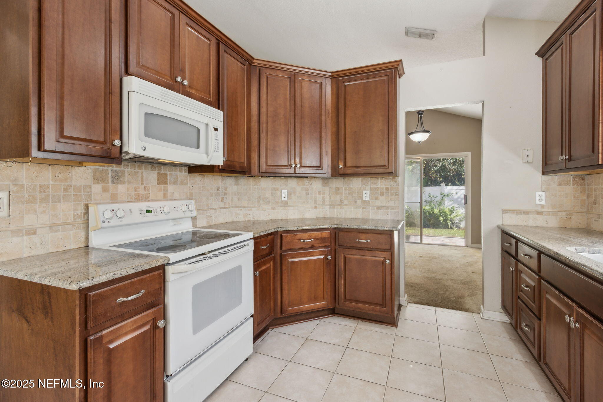 8537 GLENBURY Court N