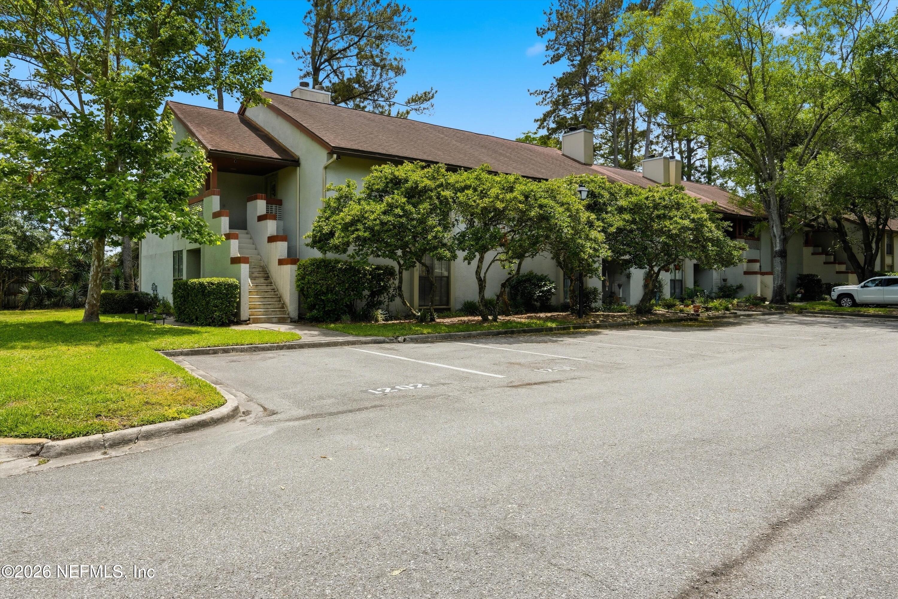 1201 WOOD HILL Place 1201