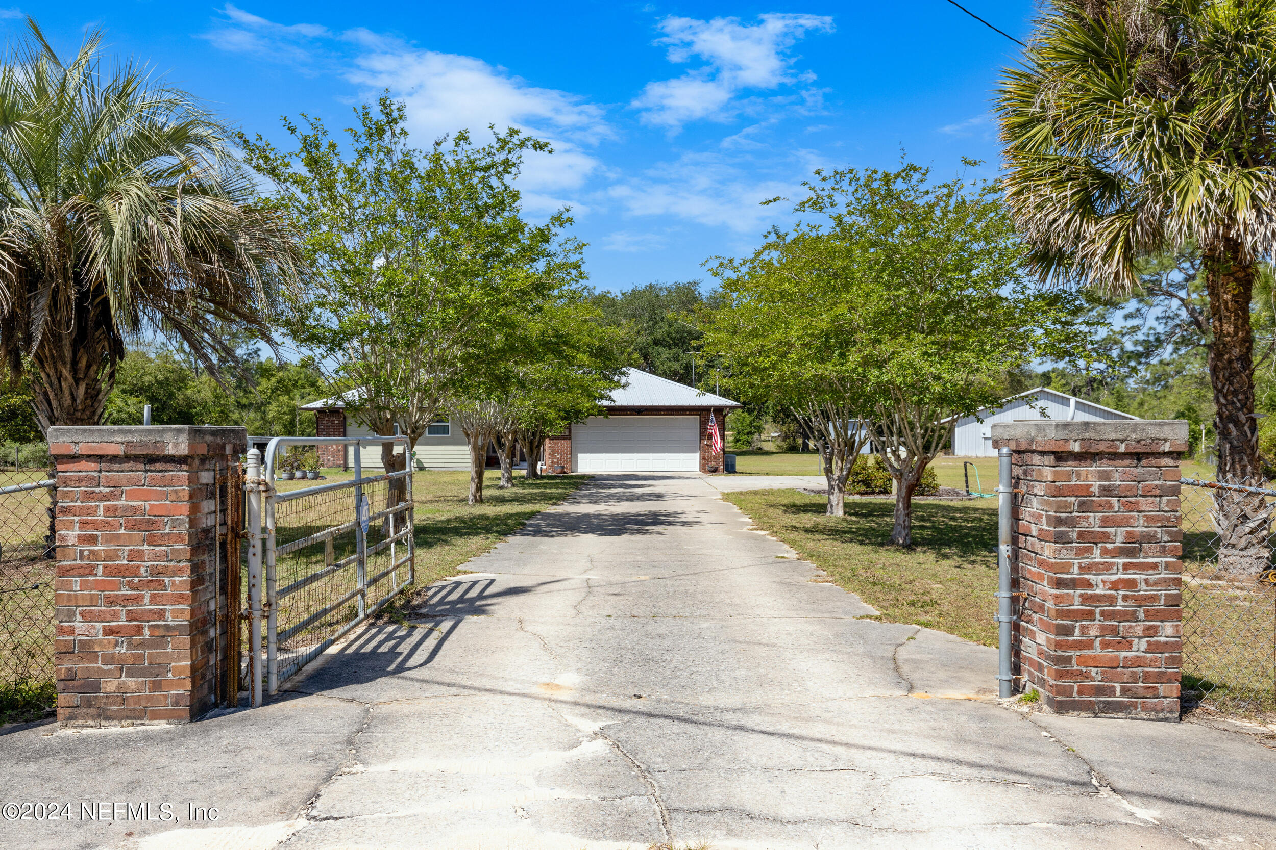 Keystone Heights, FL home for sale located at 7686 Helena Court, Keystone Heights, FL 32656