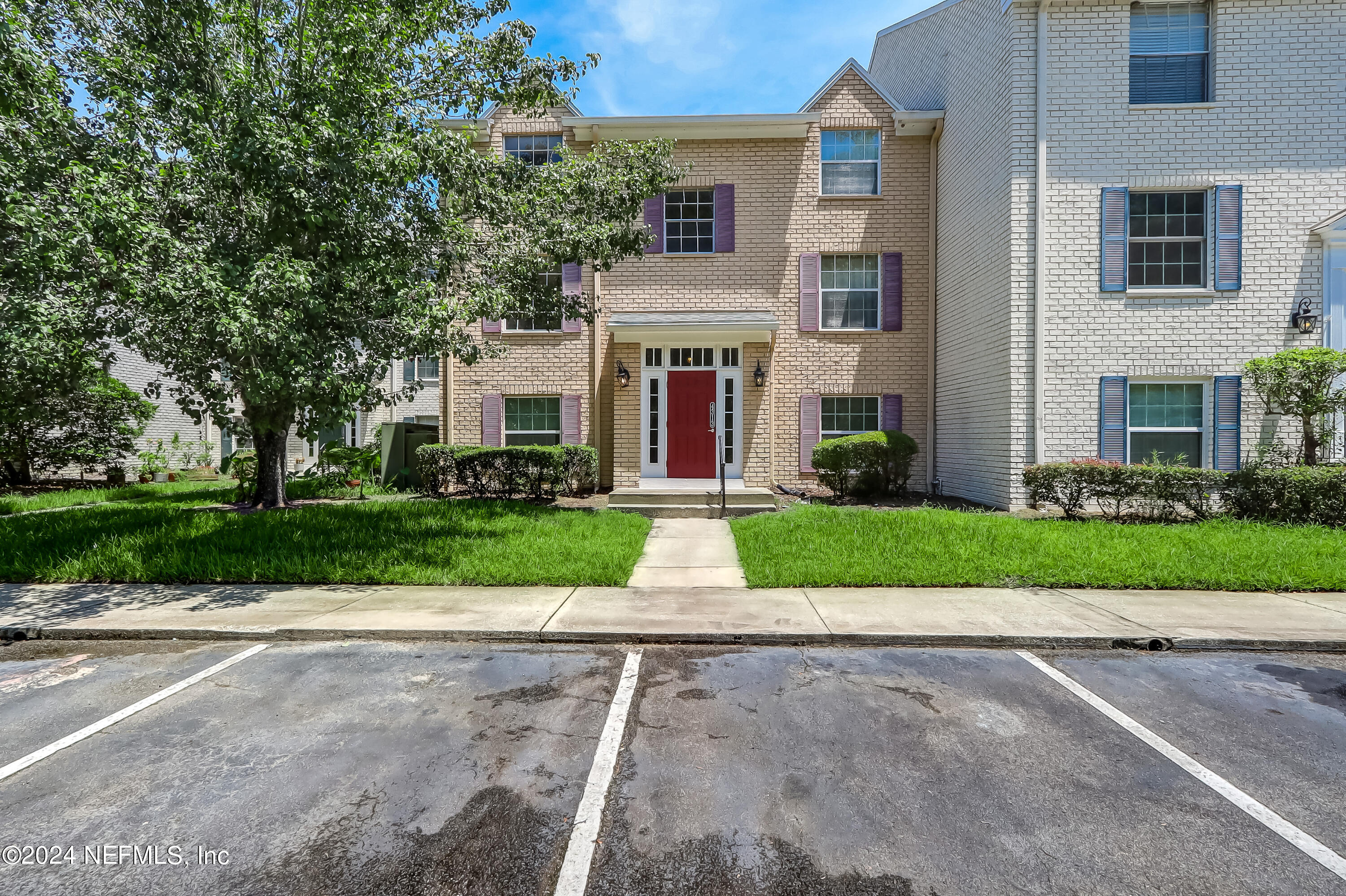 View Jacksonville, FL 32217 condo