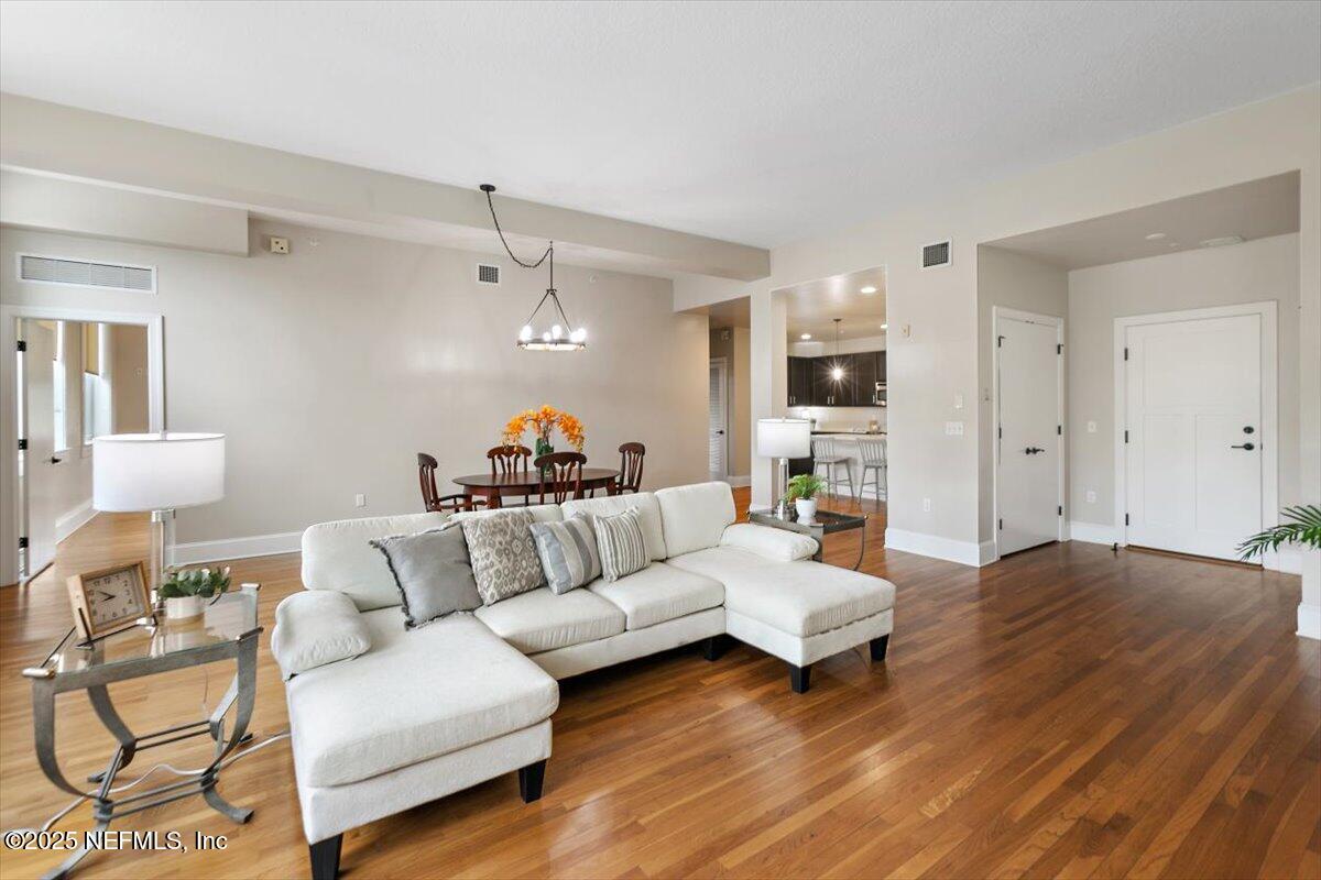 2525 COLLEGE Street 2202