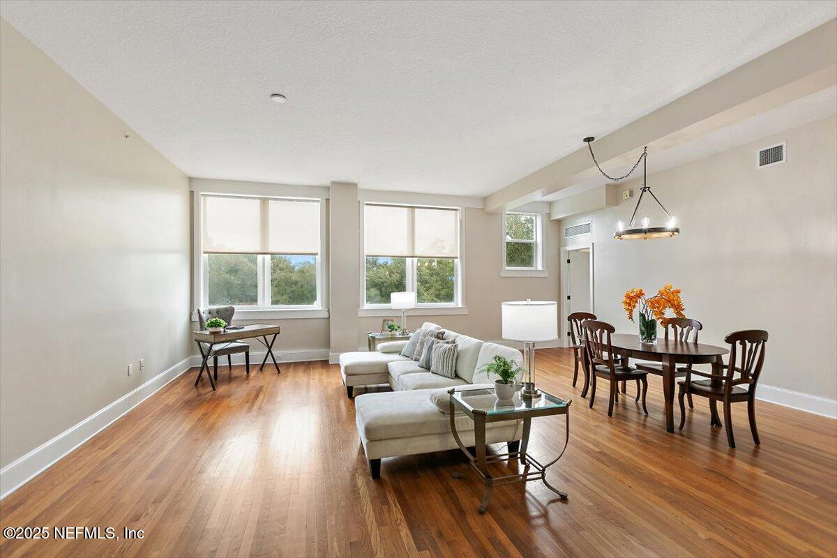 2525 COLLEGE Street 2202