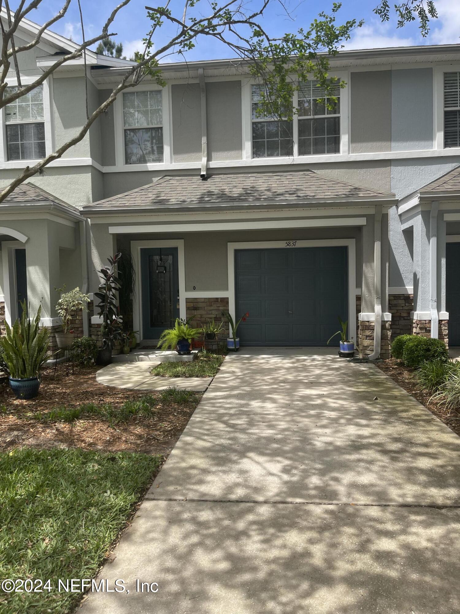 Jacksonville, FL home for sale located at 5837 Parkstone Crossing Drive, Jacksonville, FL 32258