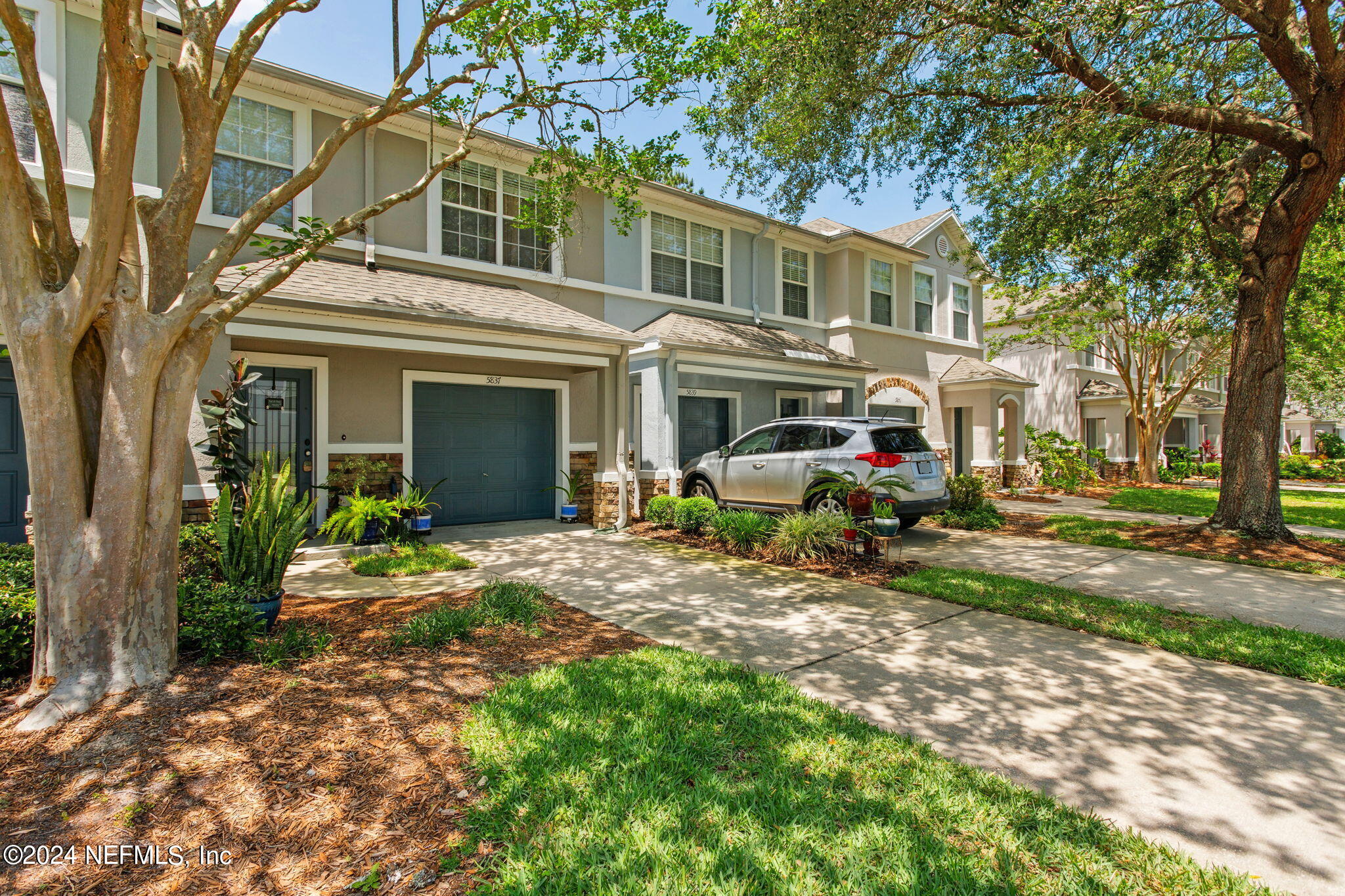 Jacksonville, FL home for sale located at 5837 Parkstone Crossing Drive, Jacksonville, FL 32258