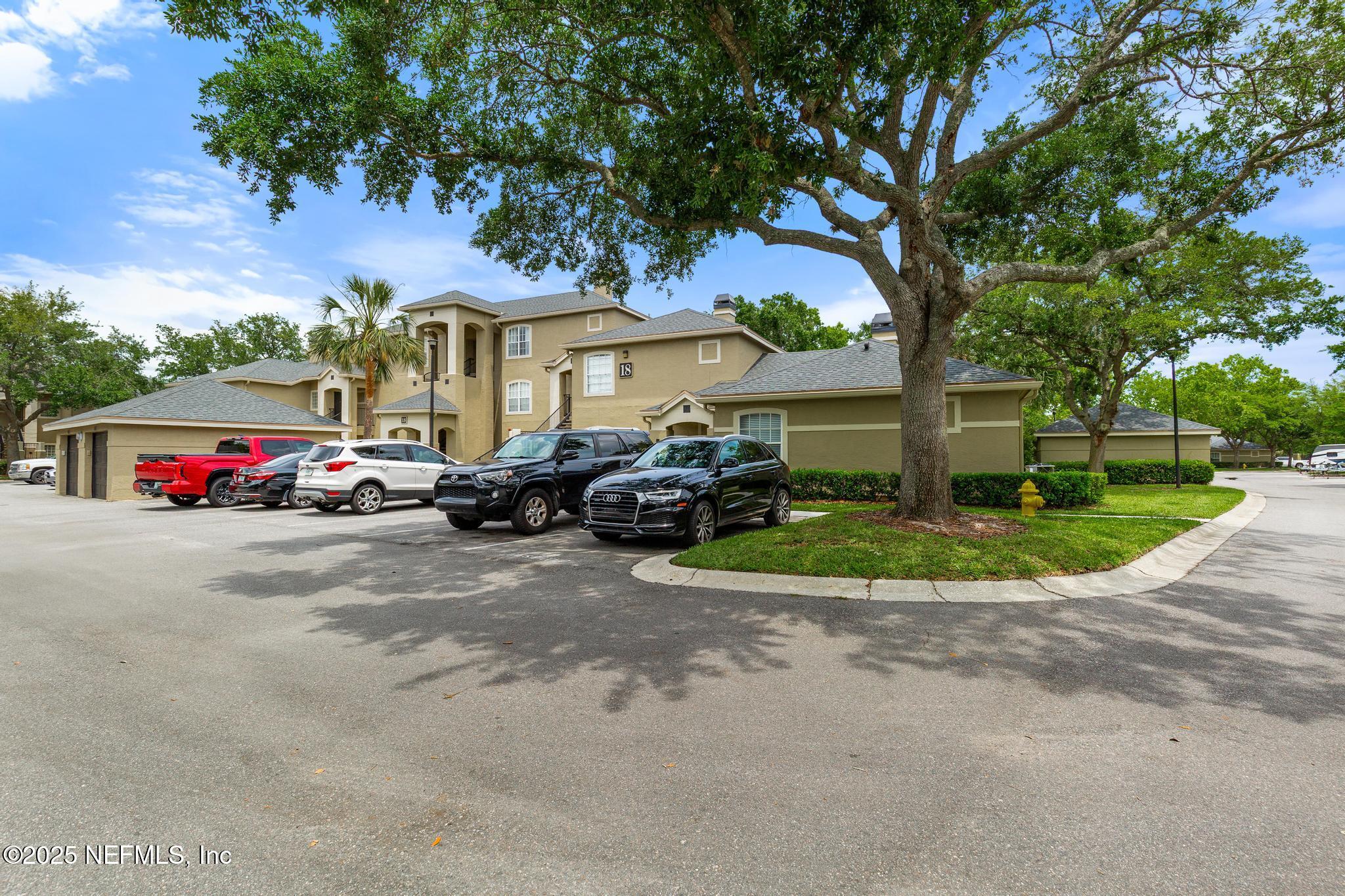 1701 THE GREENS Way 1815