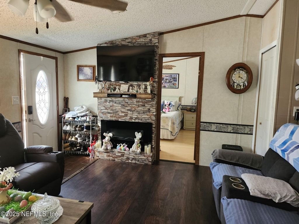 listing image 0