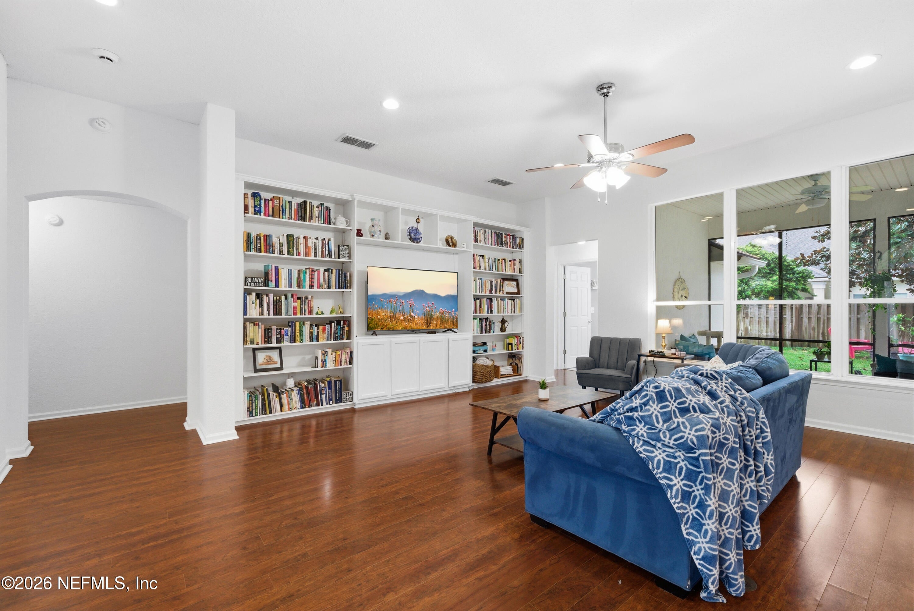 4025 LONICERA Loop