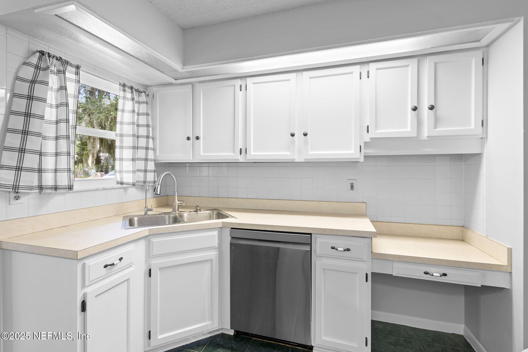 2419 LIME TREE Drive