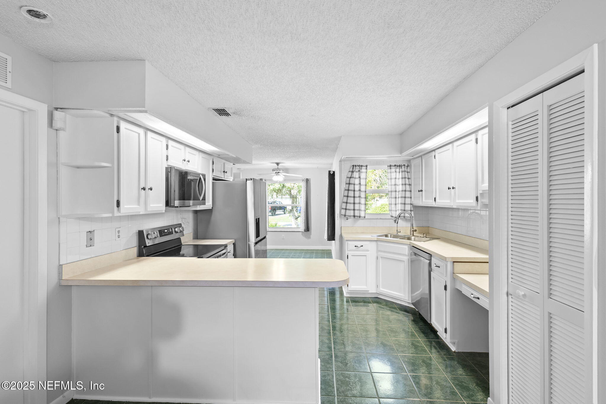 2419 LIME TREE Drive