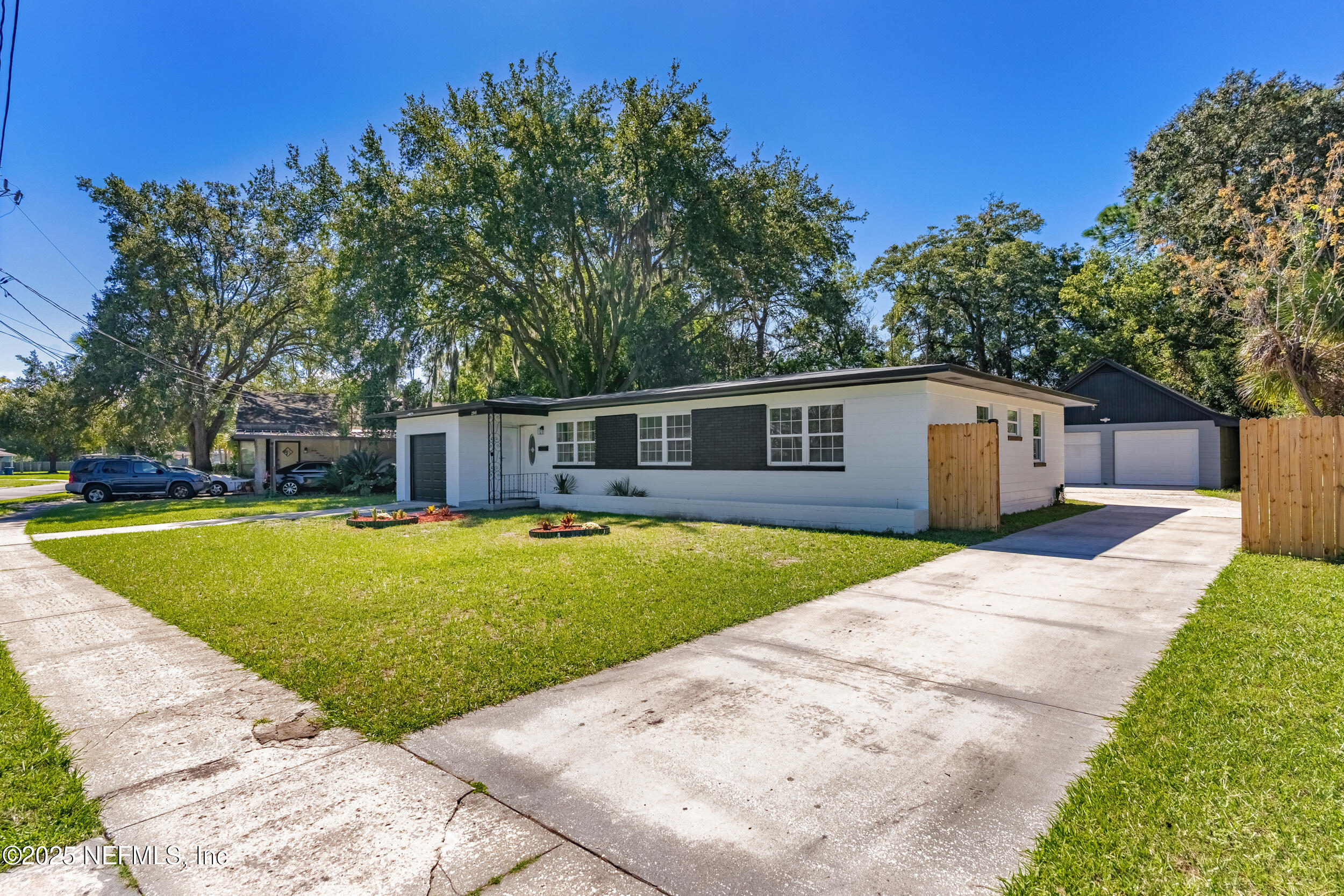 2944 CORKWOOD Road W