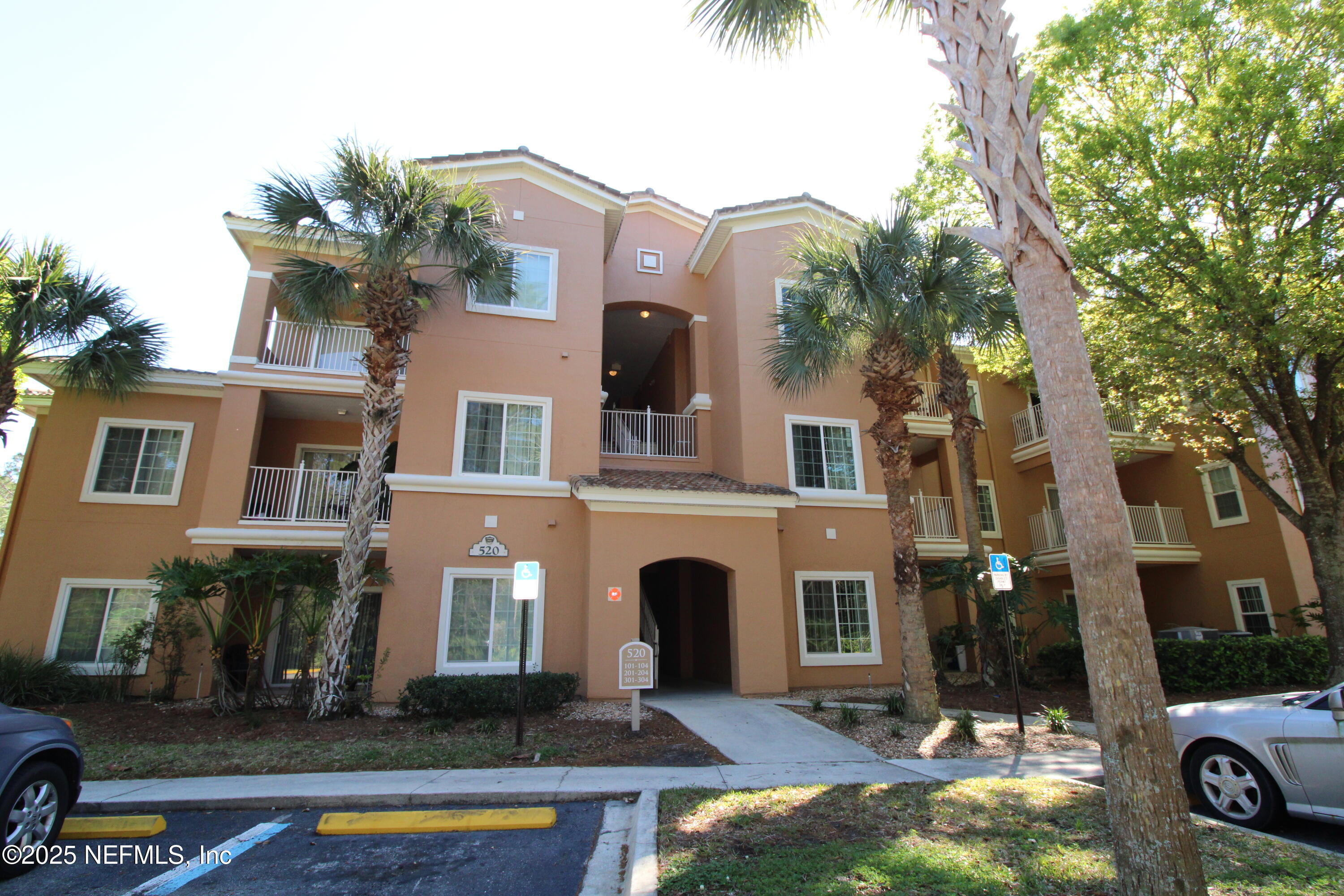 520 FLORIDA CLUB Boulevard 202