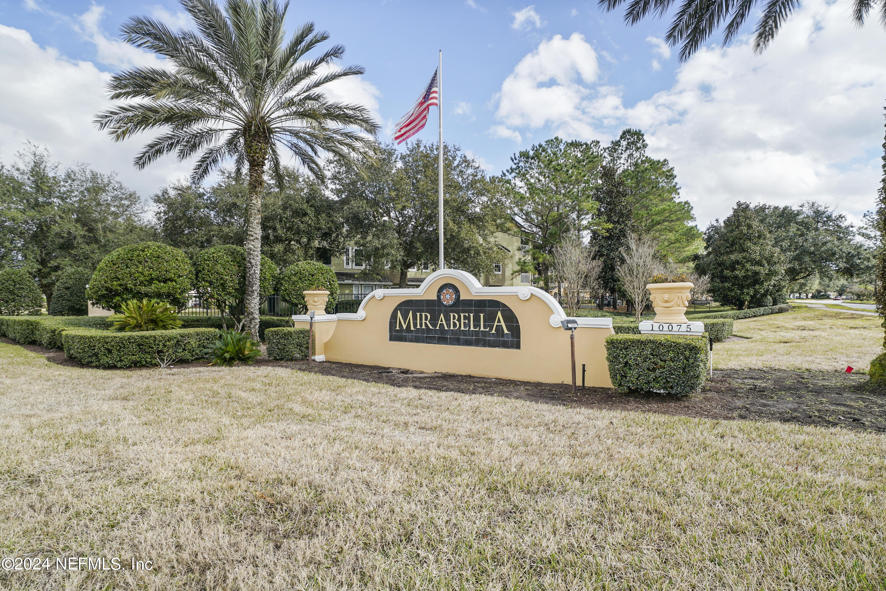 Jacksonville, FL home for sale located at 10075 Gate Parkway N Unit 513, Jacksonville, FL 32246