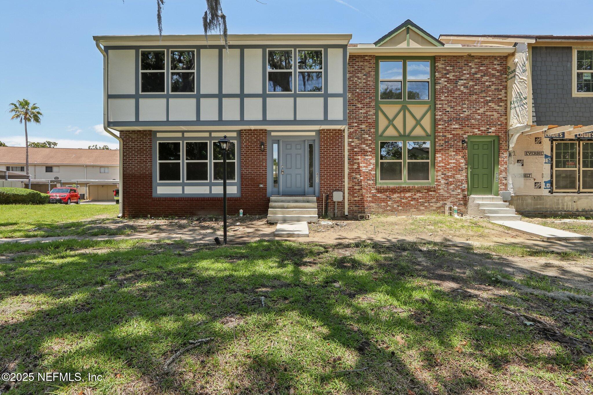8211 KENSINGTON Square