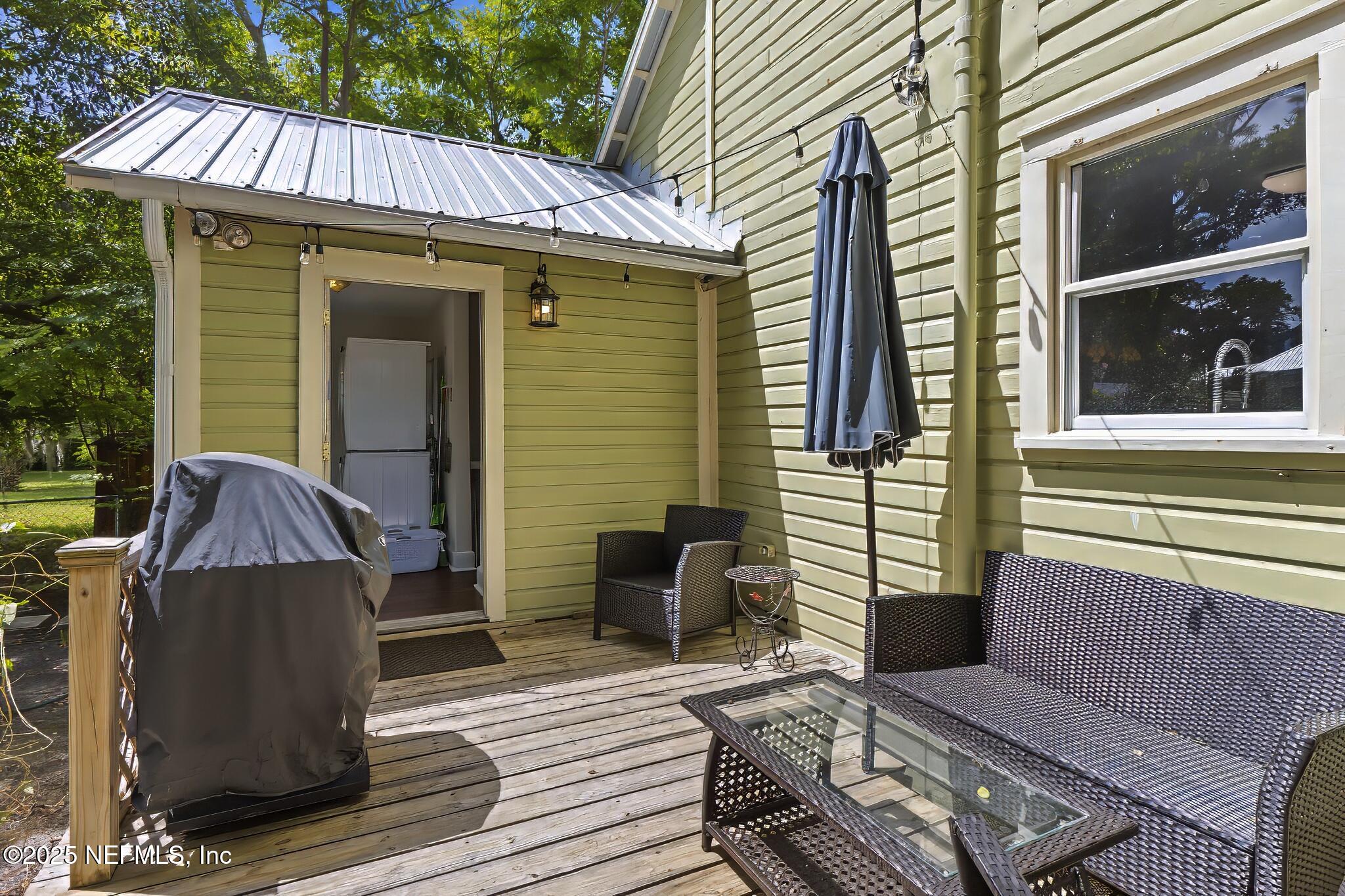 73 WEEDEN Street