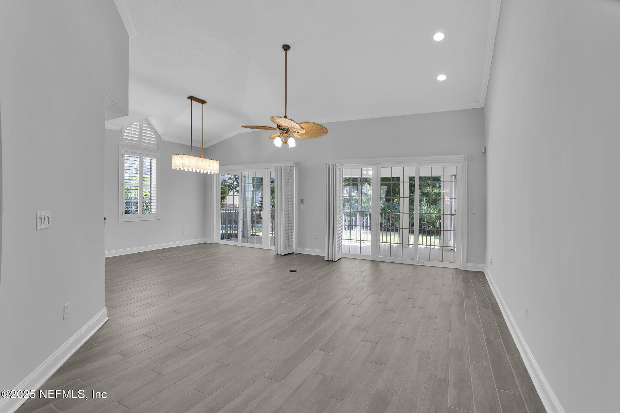 350 N SHORE Circle 1411