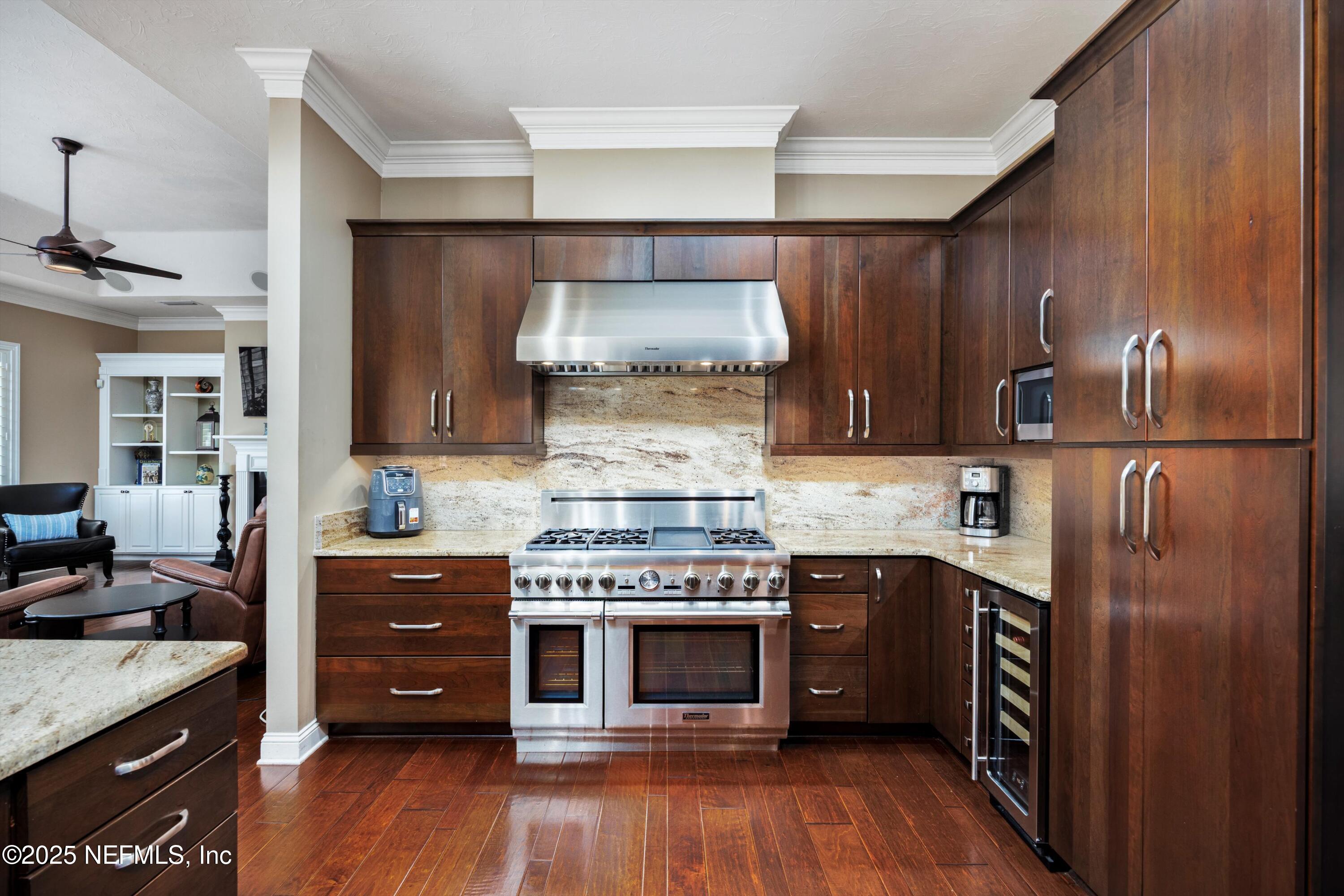 1035 W DORCHESTER Drive