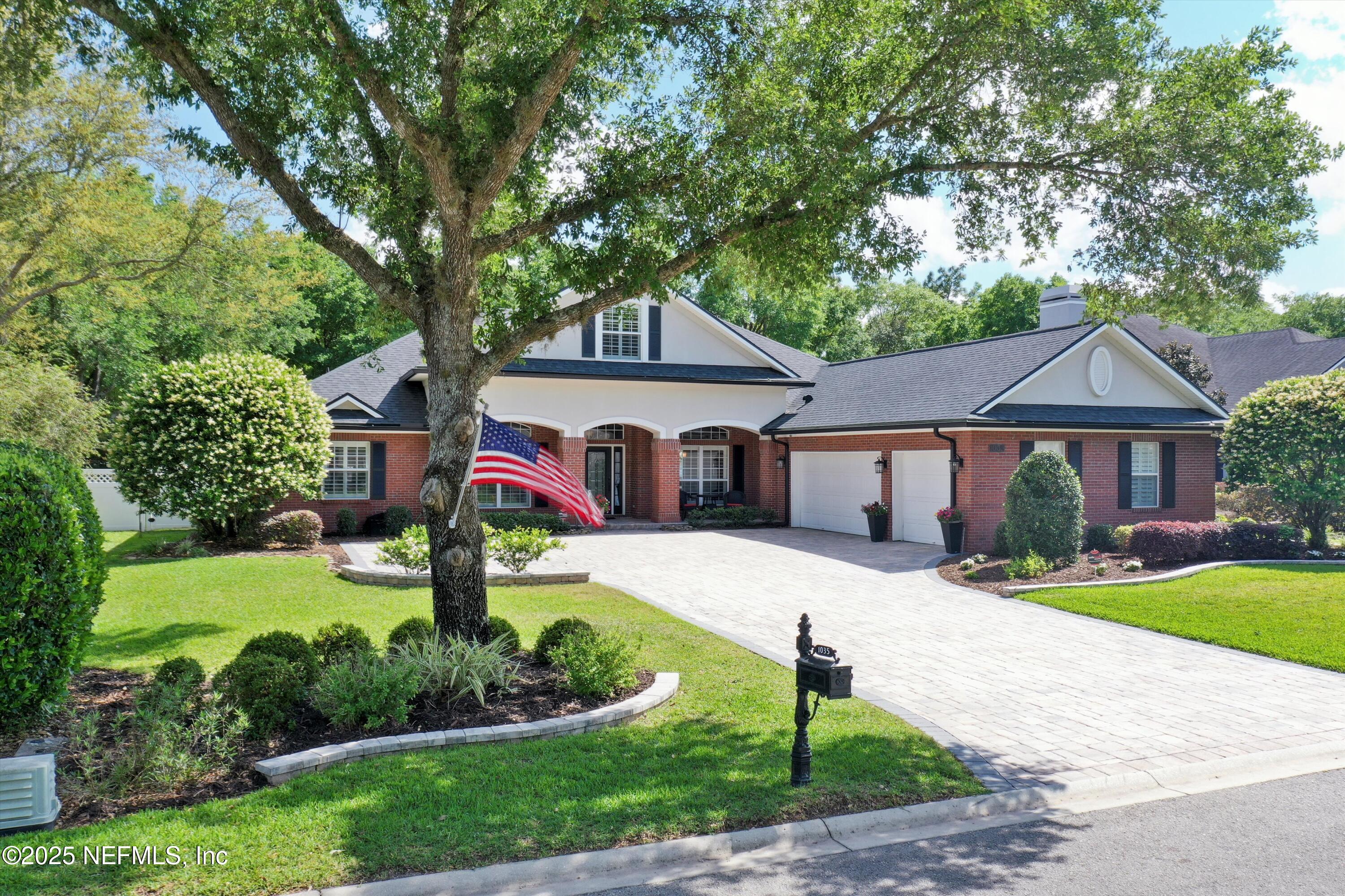1035 W DORCHESTER Drive
