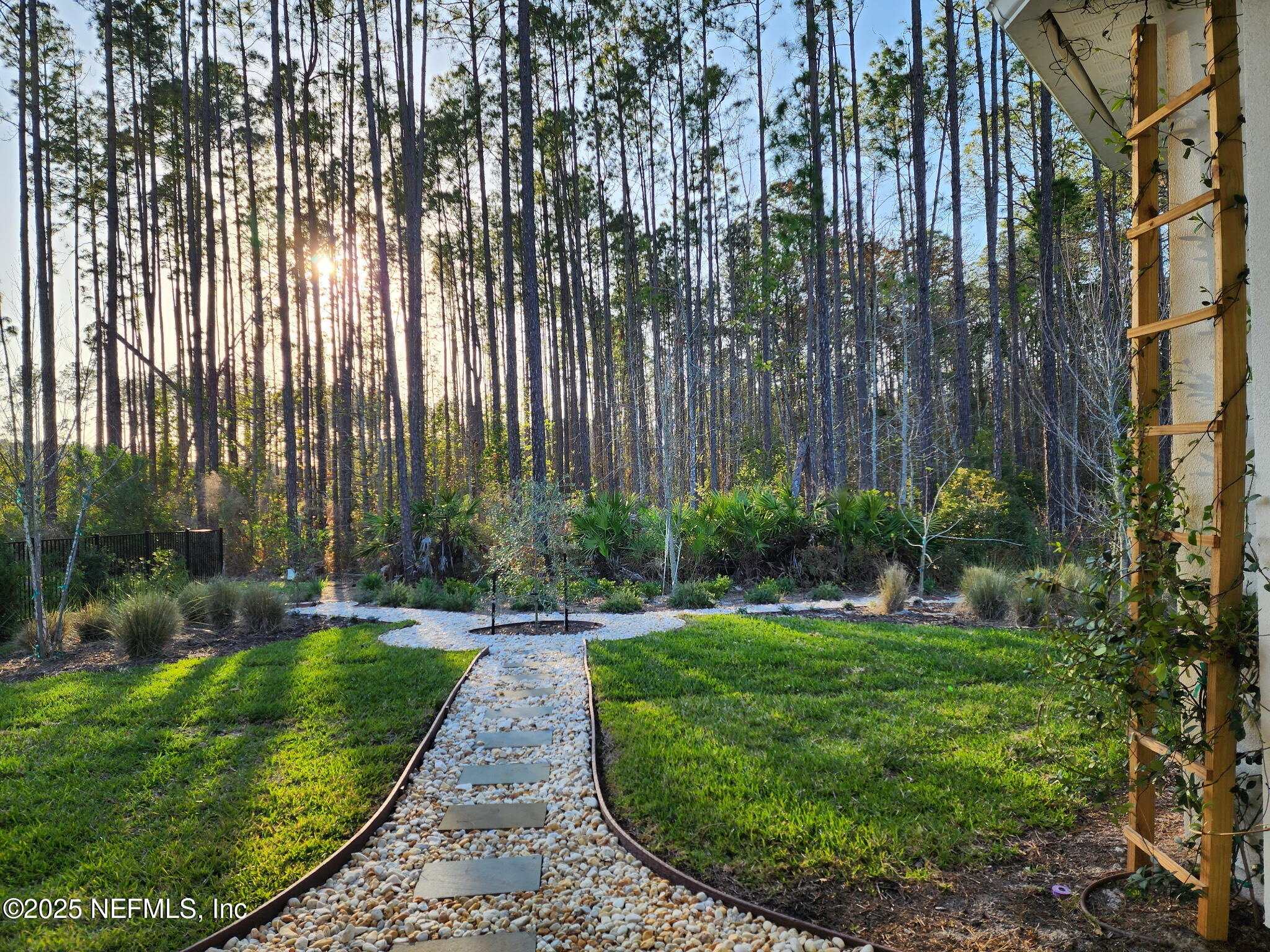 527 PINE HAVEN Drive