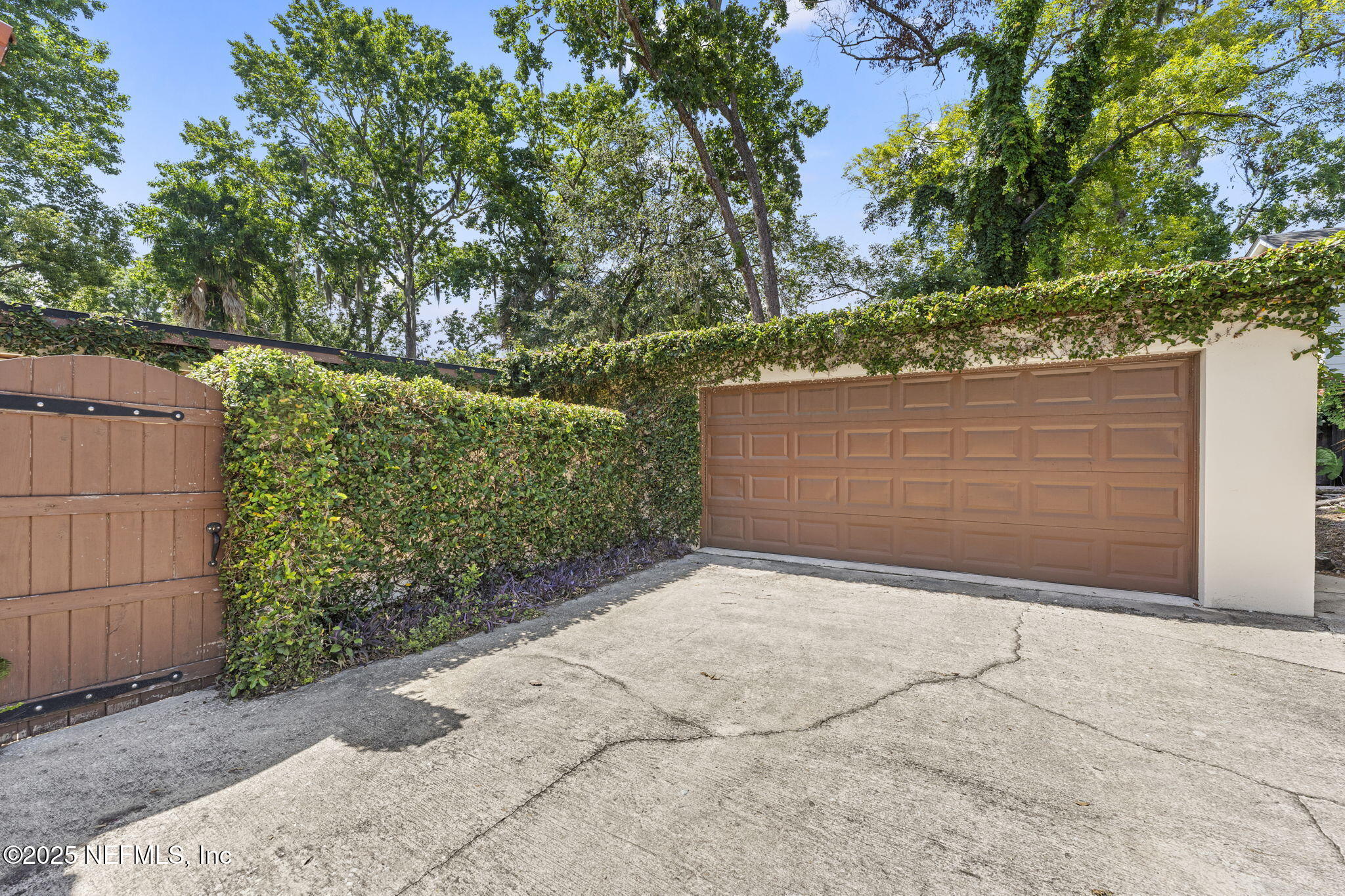 1221 ORIENTAL GARDENS Road