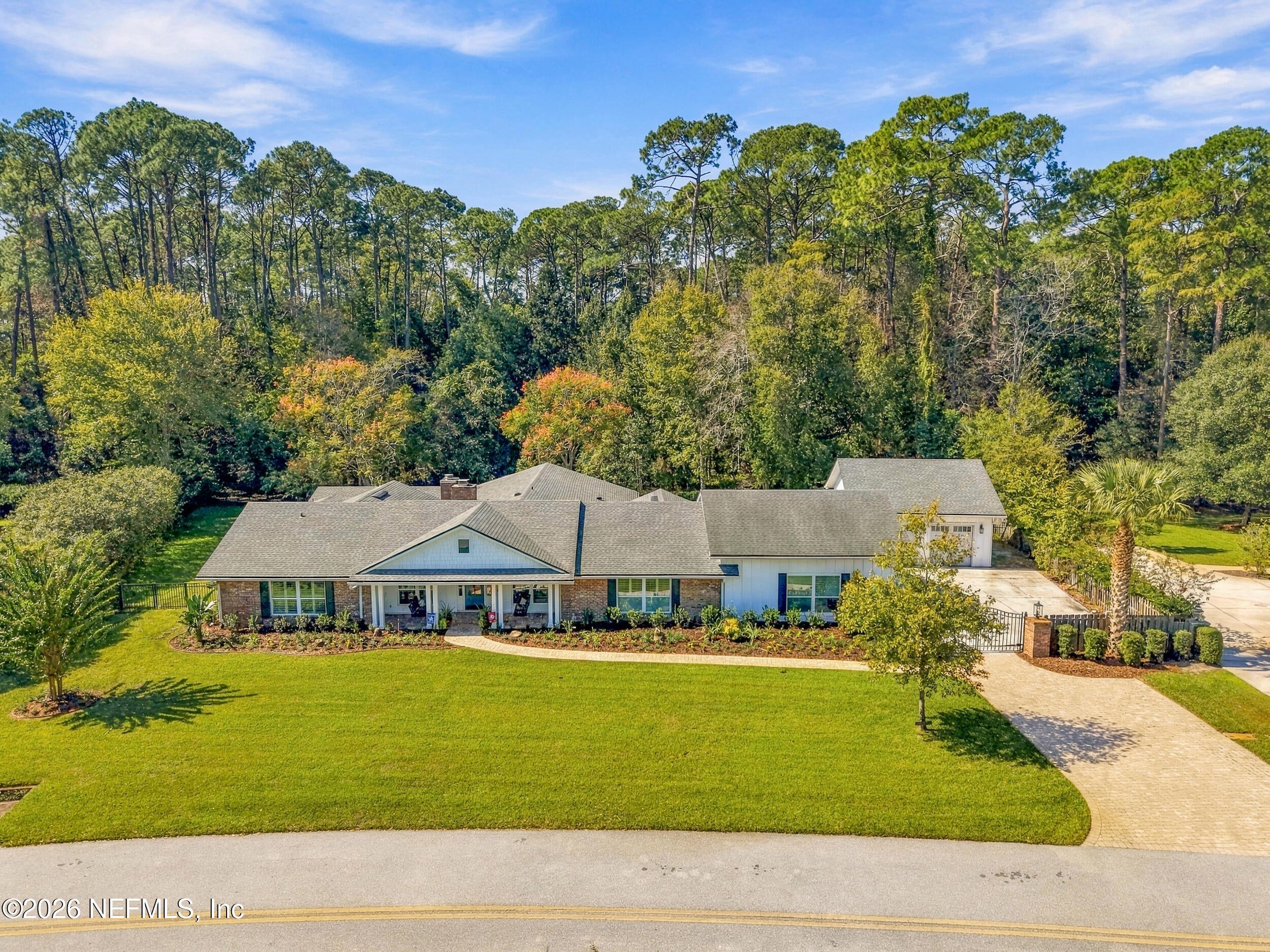 7652 HOLLYRIDGE Circle