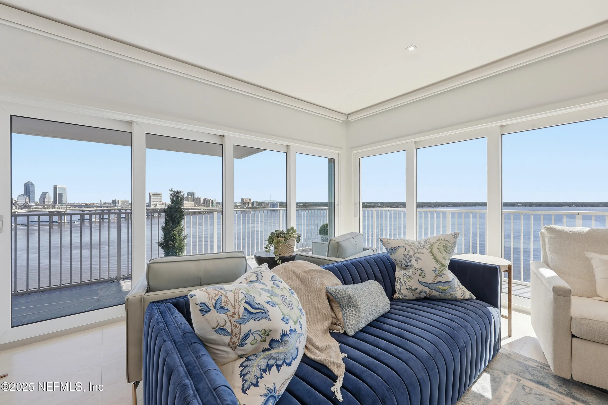 Jacksonville, Florida 32204, United States, 2 Bedrooms Bedrooms, ,4 BathroomsBathrooms,Residential,Pending,233160