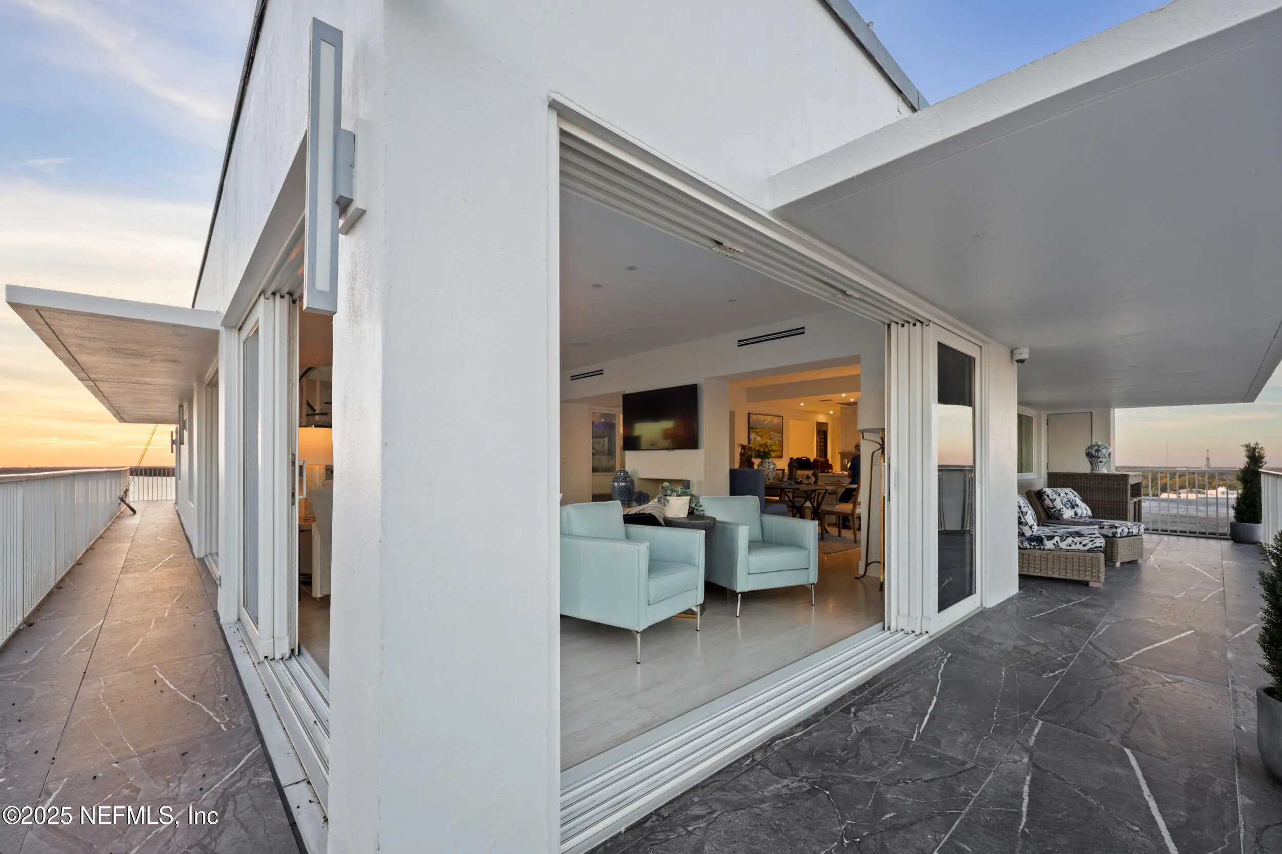 Jacksonville, Florida 32204, United States, 2 Bedrooms Bedrooms, ,4 BathroomsBathrooms,Residential,Pending,233160