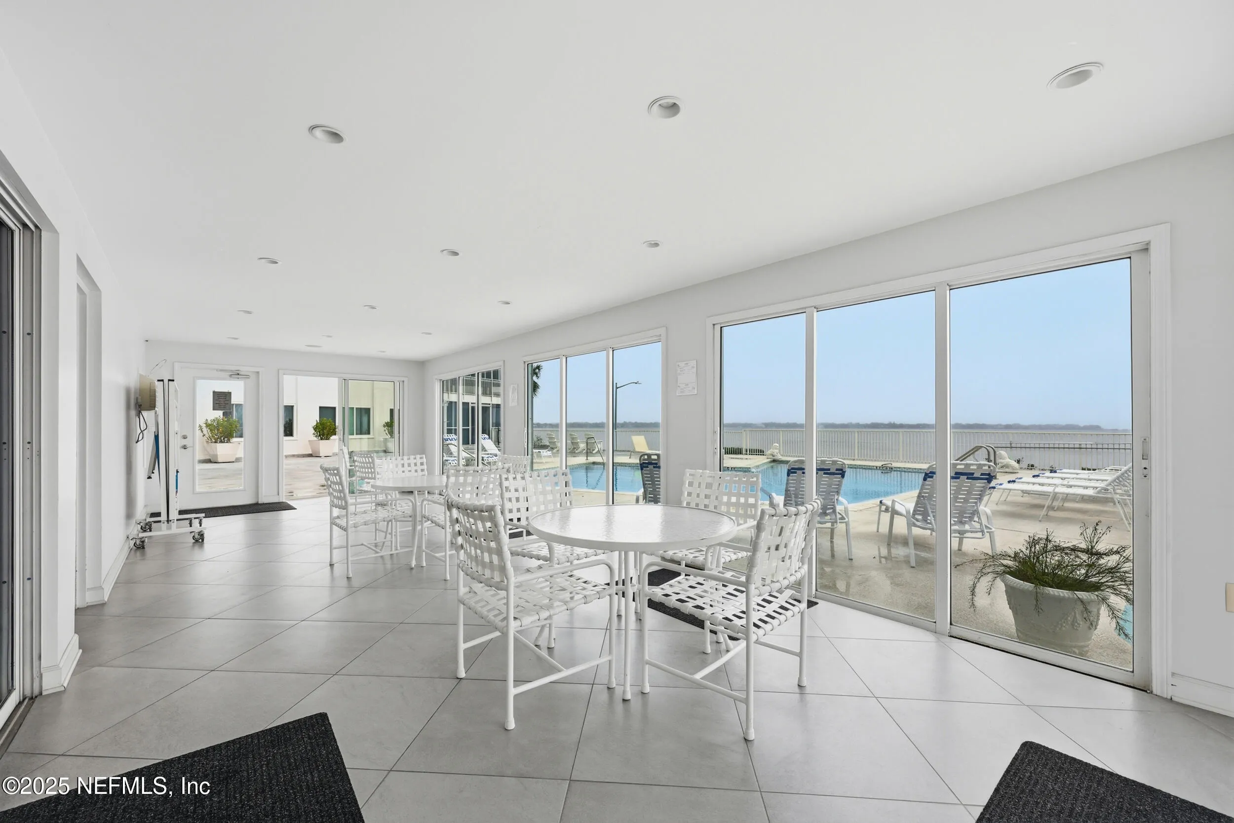 Jacksonville, Florida 32204, United States, 2 Bedrooms Bedrooms, ,4 BathroomsBathrooms,Residential,Pending,233160