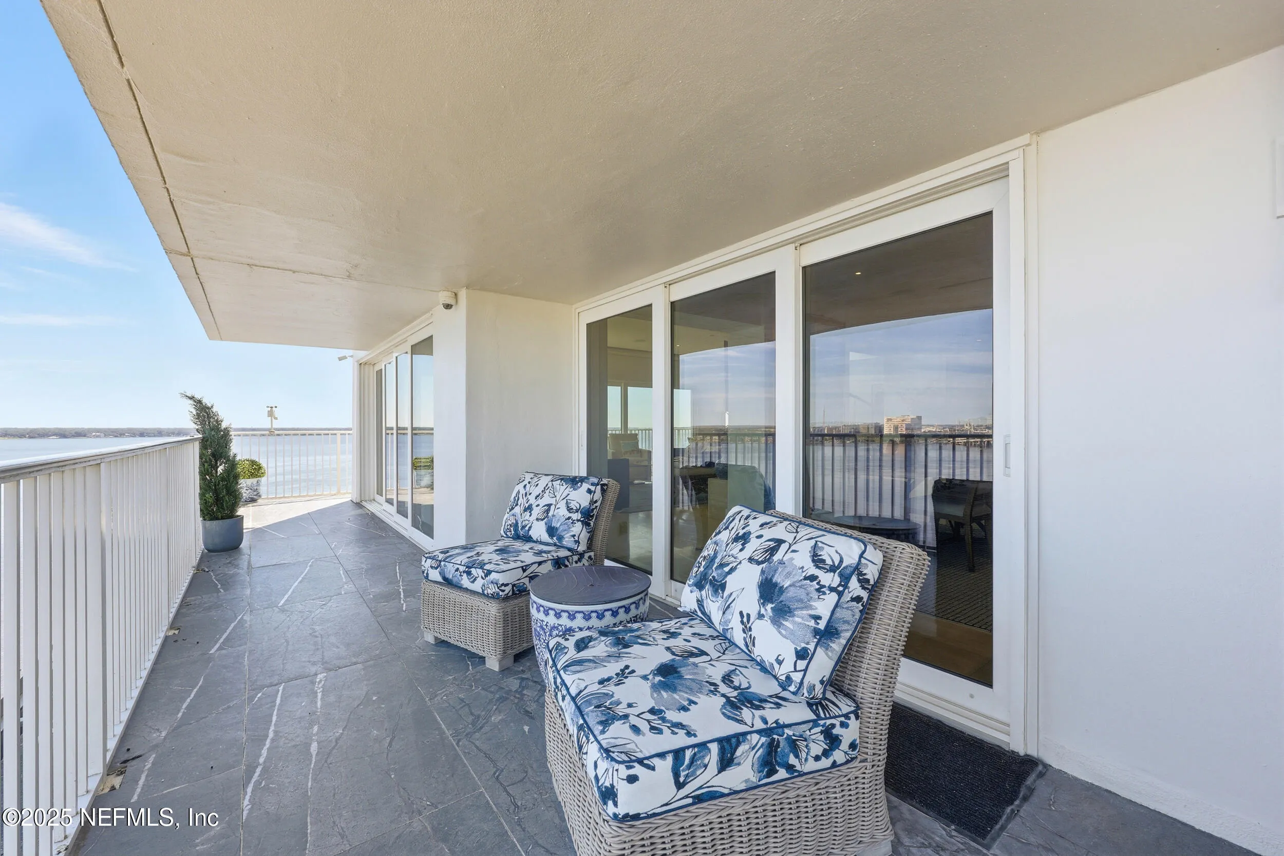 Jacksonville, Florida 32204, United States, 2 Bedrooms Bedrooms, ,4 BathroomsBathrooms,Residential,Pending,233160